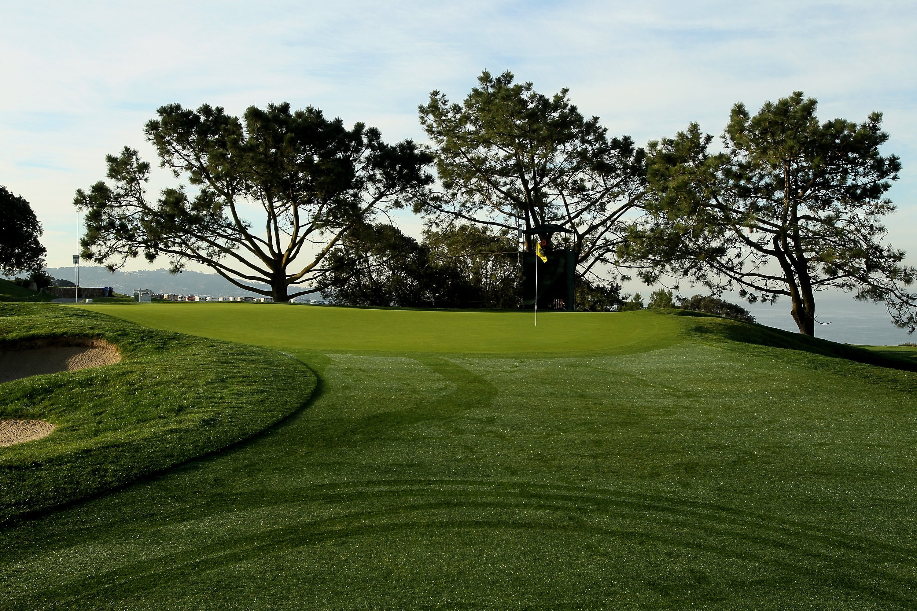 LA JOLLA, CA - JANUARY 30:  The second hole on the South Course at Torrey Pines Golf Course during the third round of the Farmers Insurance Open on January 30, 2010 in La Jolla, California. (Photo by Stephen Dunn/Getty Images)