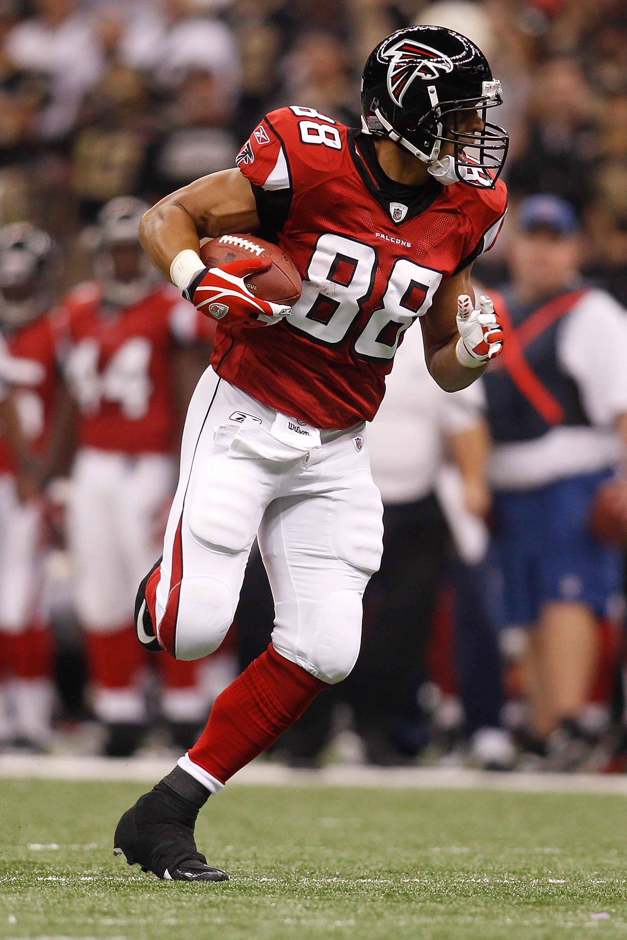 NEW ORLEANS - SEPTEMBER 26: Tony Gonzalez #88 of the Atlanta Falcons in action against the New Orleans Saints at the Louisiana Superdome on September 26, 2010 in New Orleans, Louisiana. The Falcons defeated the Saints 27-24. (Photo by Chris Graythen/Ge NEW ORLEANS - SEPTEMBER 26: Tony Gonzalez #88 of the Atlanta Falcons in action against the New Orleans Saints at the Louisiana Superdome on September 26, 2010 in New Orleans, Louisiana. The Falcons defeated the Saints 27-24. (Photo by Chris Graythen/Ge