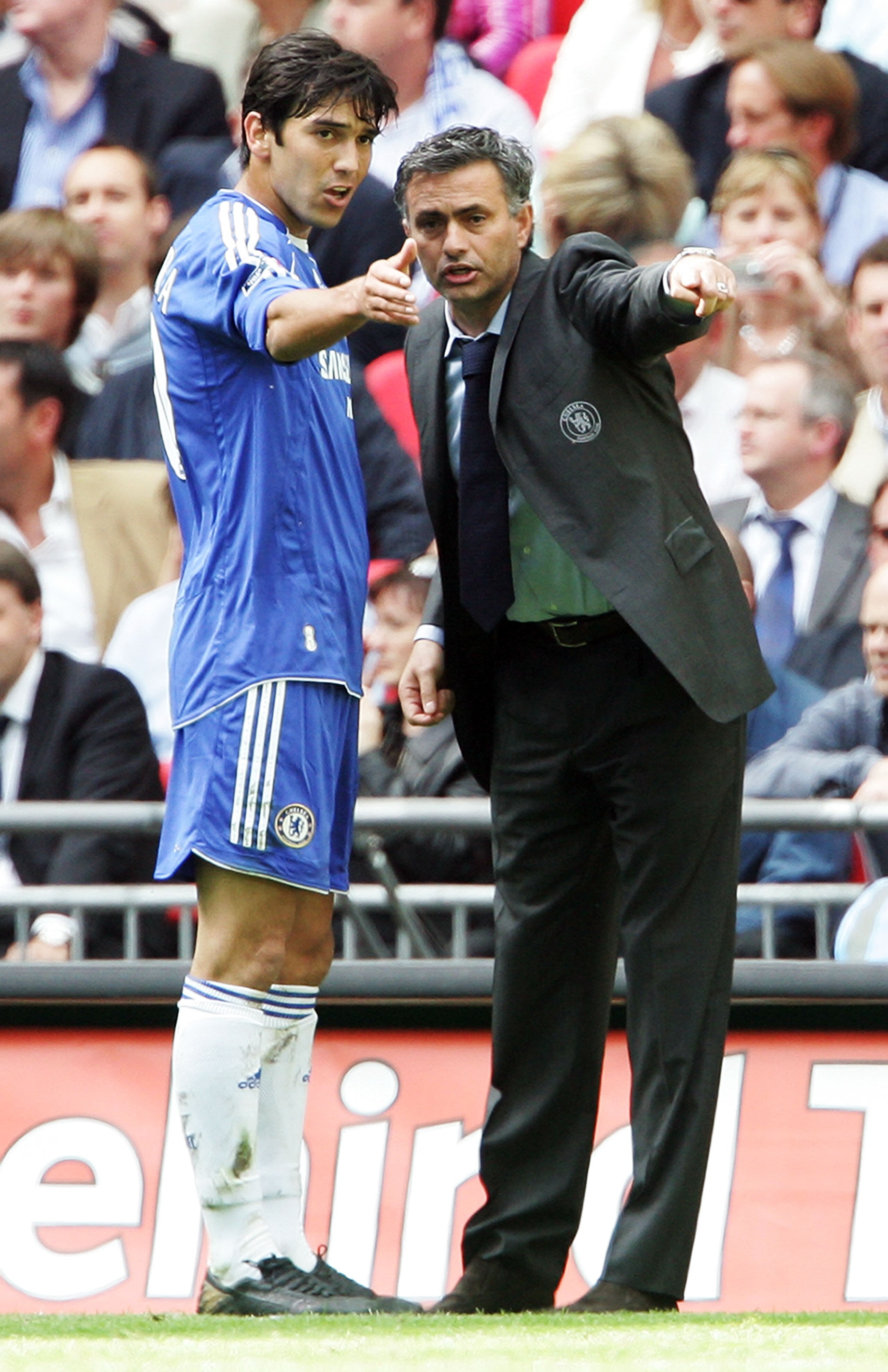 LONDON - MAY 19:  Jose Mourinho manager of Chelsea talks to defender Paulo Ferreira during the FA Cup Final match sponsored by E.ON between Manchester United and Chelsea at Wembley Stadium on May 19, 2007 in London, England.  (Photo by Phil Cole/Getty Ima