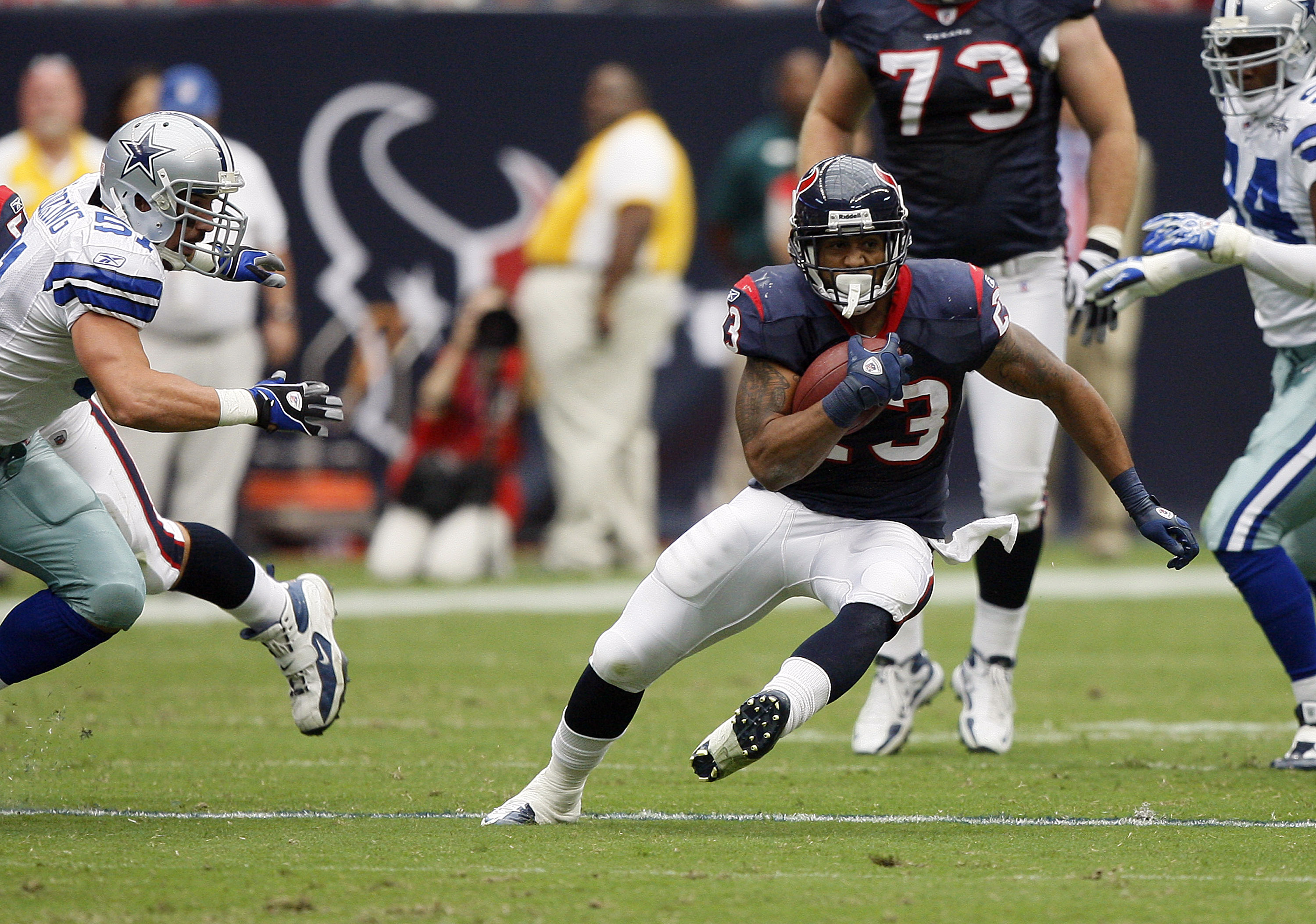 HOUSTON - SEPTEMBER 26: Running back Arian Foster #23 of the Houston Texans rushes against the Dallas Cowboys in the second quarter at Reliant Stadium on September 26, 2010 in Houston, Texas. (Photo by Bob Levey/Getty Images) HOUSTON - SEPTEMBER 26: Running back Arian Foster #23 of the Houston Texans rushes against the Dallas Cowboys in the second quarter at Reliant Stadium on September 26, 2010 in Houston, Texas. (Photo by Bob Levey/Getty Images)