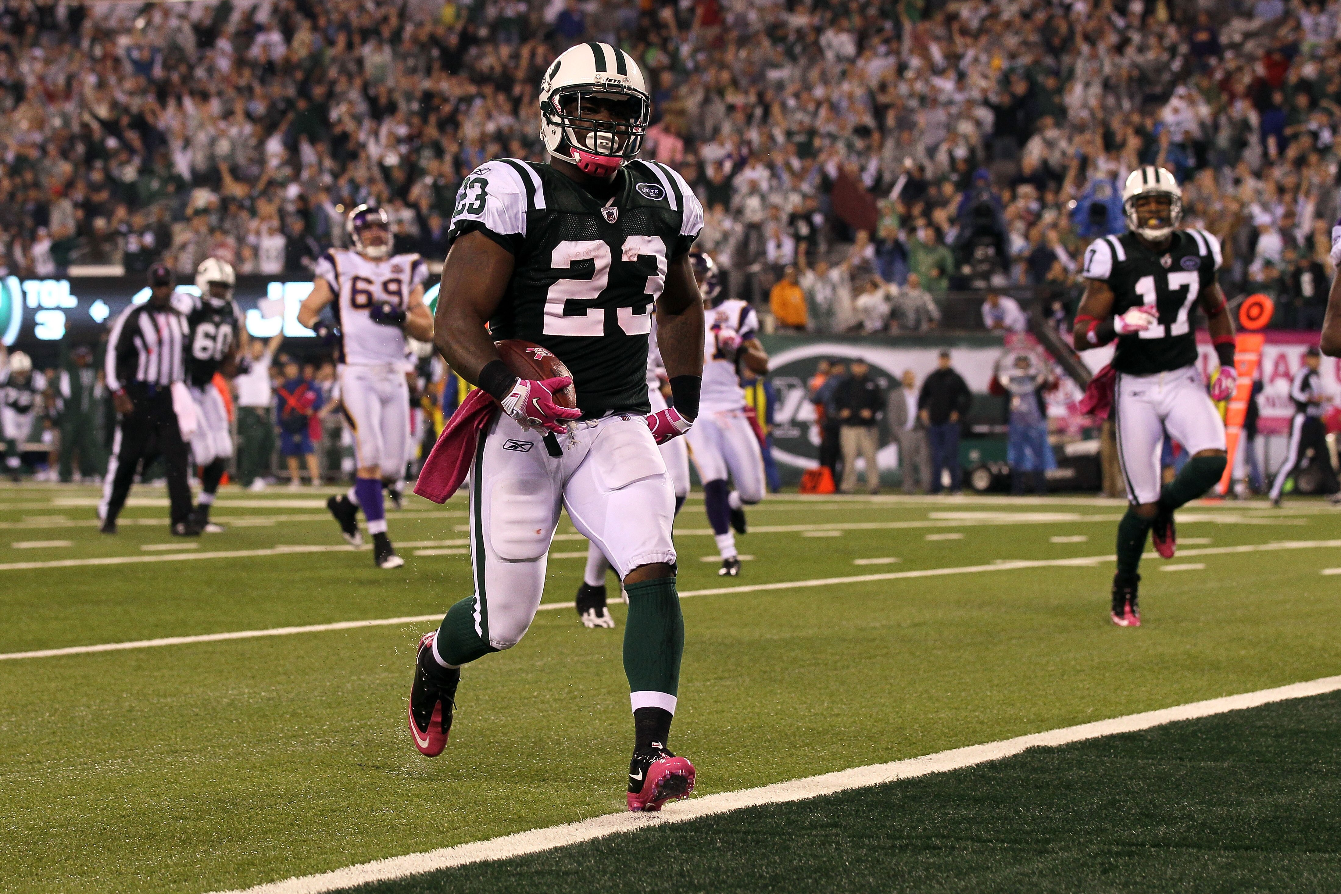 EAST RUTHERFORD, NJ - OCTOBER 11:  Shonn Green #23 of the New York Jets runs for a 23-yard rushing touchdown in the fourth quarter against the Minnesota Vikings at New Meadowlands Stadium on October 11, 2010 in East Rutherford, New Jersey.  (Photo by Jim