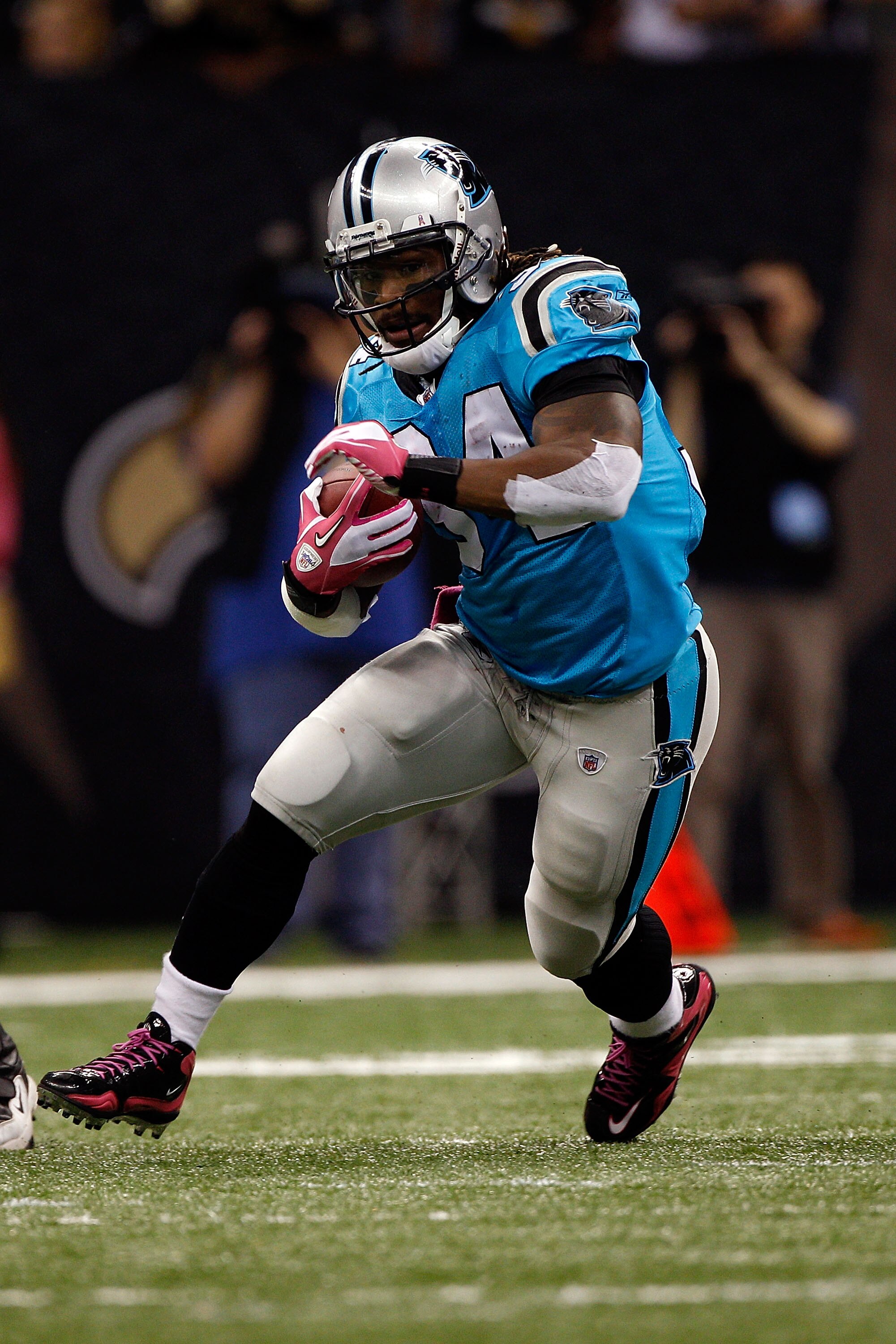 NEW ORLEANS - OCTOBER 03:  DeAngelo Williams #34 of the Carolina Panthers in action during the game against the New Orleans Saints at the Louisiana Superdome on October 3, 2010 in New Orleans, Louisiana.  (Photo by Chris Graythen/Getty Images)