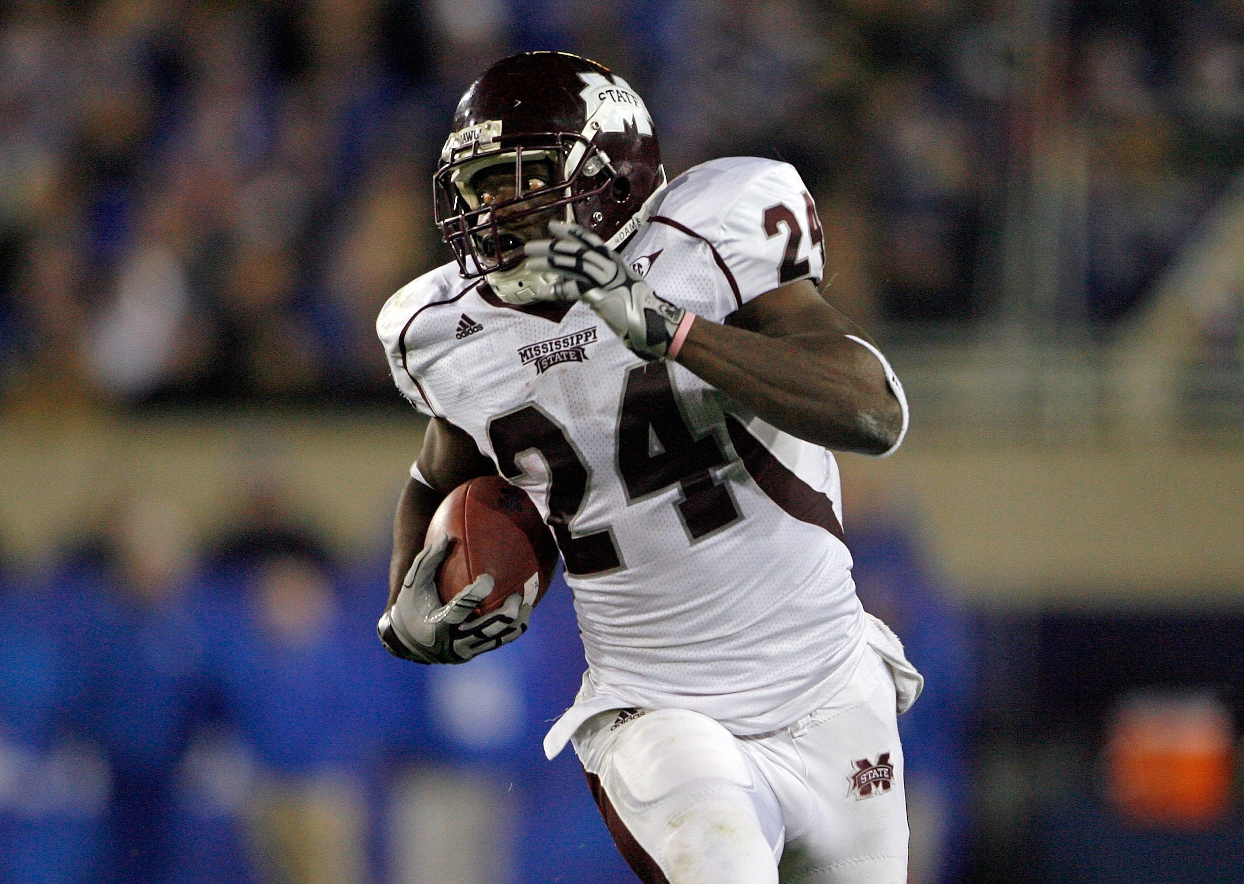LEXINGTON, KY - OCTOBER 31:  Anthony Dixon #24 of  the Mississippi State Bulldogs runs with the ball during the SEC game against the Kentucky Wildcats  at Commonwealth Stadium on October 31, 2009 in Lexington, Kentucky.  (Photo by Andy Lyons/Getty Images)