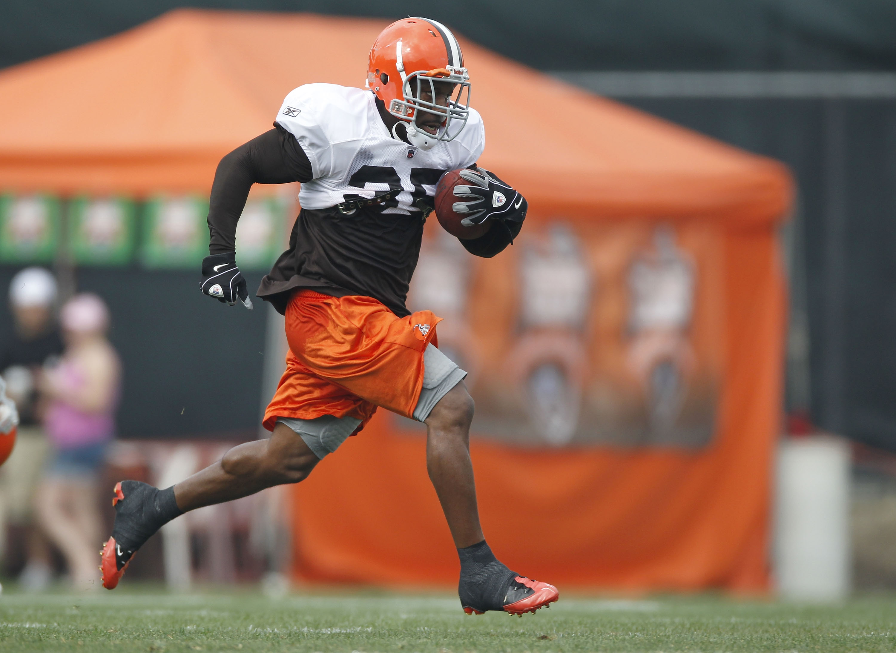 BEREA, OH - AUGUST 04:  Jerome Harrison #35 of the Cleveland Browns runs down field during training camp at the Cleveland Browns Training and Administrative Complex on August 4, 2010 in Berea, Ohio.  (Photo by Gregory Shamus/Getty Images)