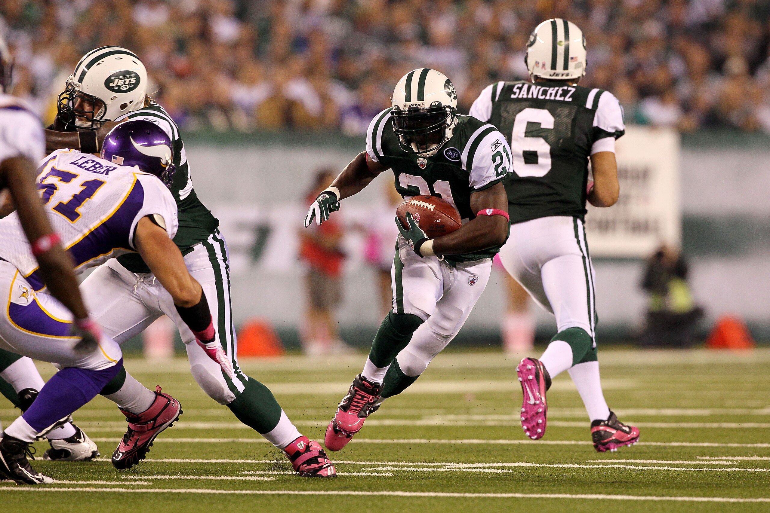 EAST RUTHERFORD, NJ - OCTOBER 11: LaDainian Tomlinson #21 of the New York Jets runs the ball in the first half against the Minnesota Vikings at New Meadowlands Stadium on October 11, 2010 in East Rutherford, New Jersey. (Photo by Jim McIsaac/Getty Image EAST RUTHERFORD, NJ - OCTOBER 11: LaDainian Tomlinson #21 of the New York Jets runs the ball in the first half against the Minnesota Vikings at New Meadowlands Stadium on October 11, 2010 in East Rutherford, New Jersey. (Photo by Jim McIsaac/Getty Image