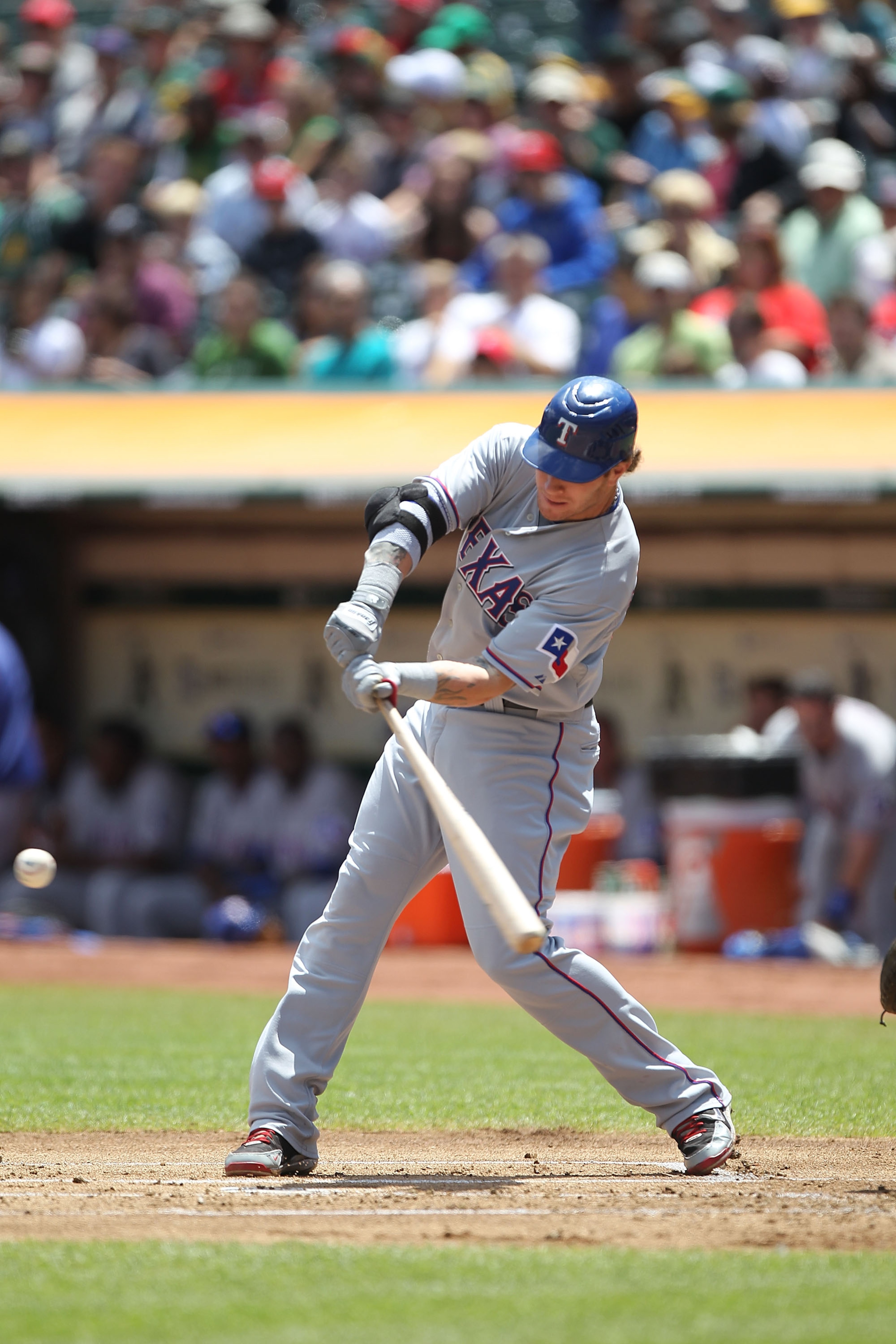 OAKLAND, CA - AUGUST 08:  Josh Hamilton #32 of the Texas Rangers bats against the Oakland Athletics during an MLB game at the Oakland-Alameda County Coliseum on August 8, 2010 in Oakland, California.  (Photo by Jed Jacobsohn/Getty Images)