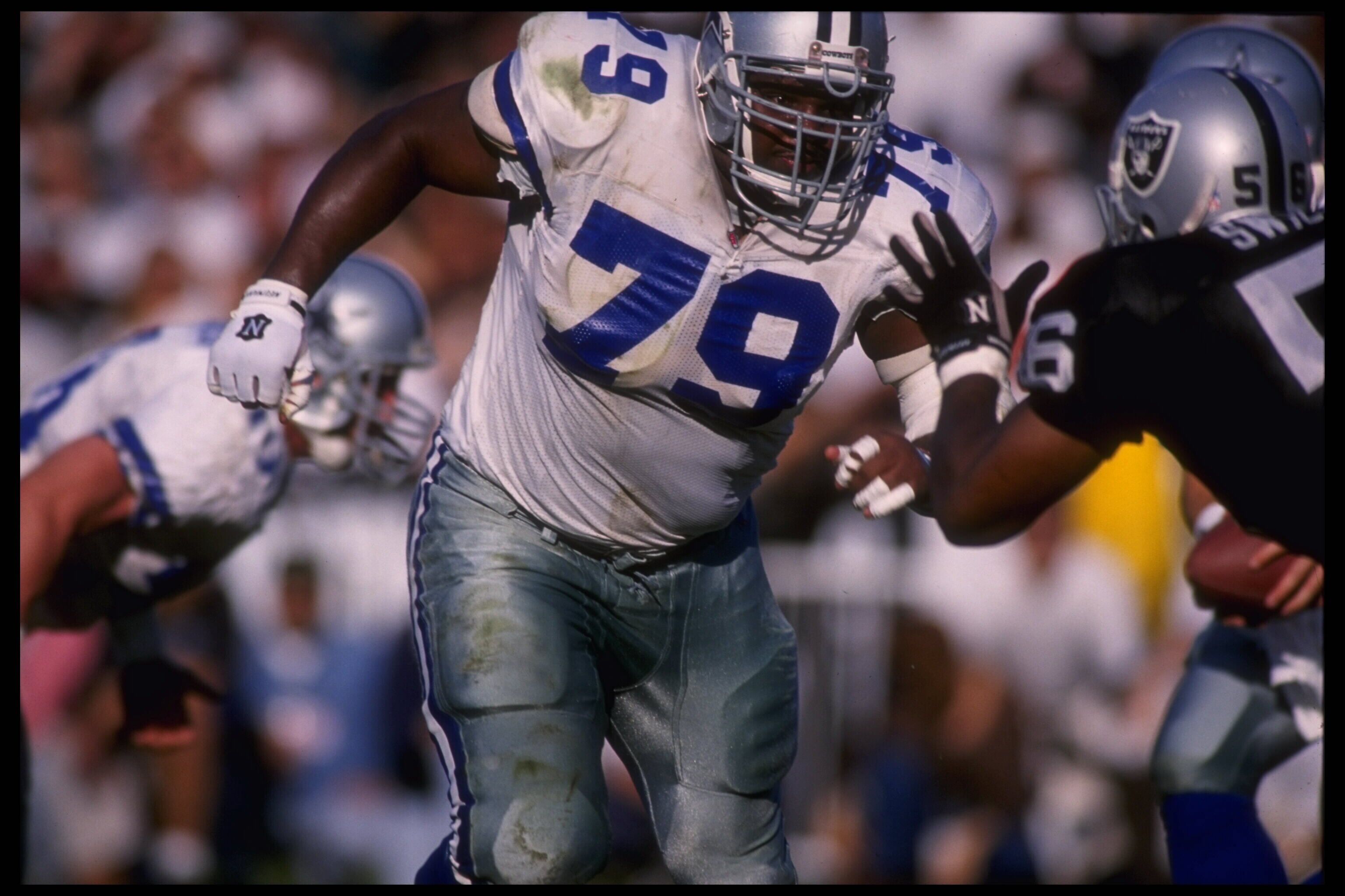 19 Nov 1995:  Tackle Erik Williams #79 of the Dallas Cowboys blocks in action during the Cowboys 34-21 win over the Oakland Raiders at Oakland Alameda Stadium in Oakland, California.  Mandatory Credit:  Stephen Dunn/Allsport