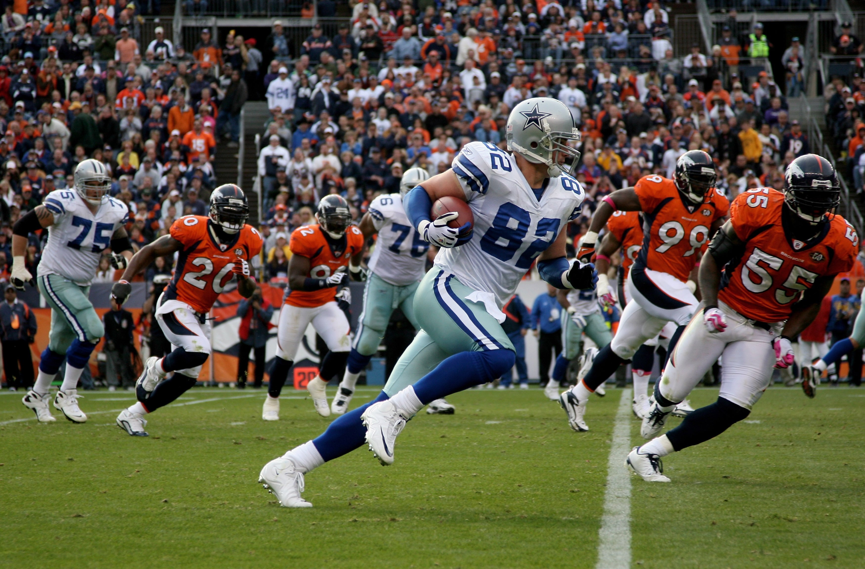 DENVER - OCTOBER 04:  Jason Witten #82 of the Dallas Cowboys makes a reception against the Denver Broncos during NFL action at Invesco Field at Mile High on October 4, 2009 in Denver, Colorado. The Broncos defeated the Cowboys 17-10.  (Photo by Doug Pensi