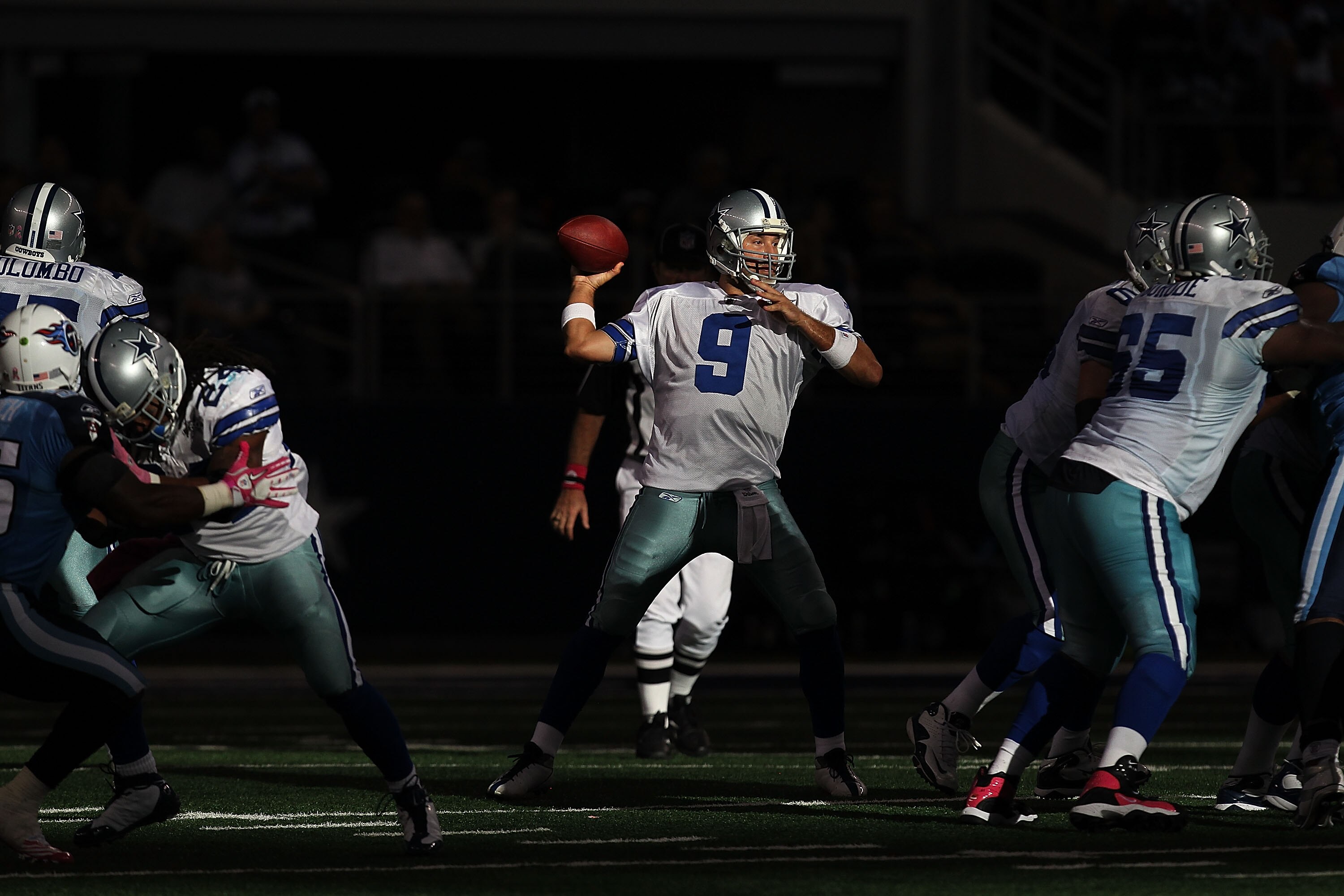 ARLINGTON, TX - OCTOBER 10:  Quarterback Tony Romo #9 of the Dallas Cowboys at Cowboys Stadium on October 10, 2010 in Arlington, Texas.  (Photo by Ronald Martinez/Getty Images)