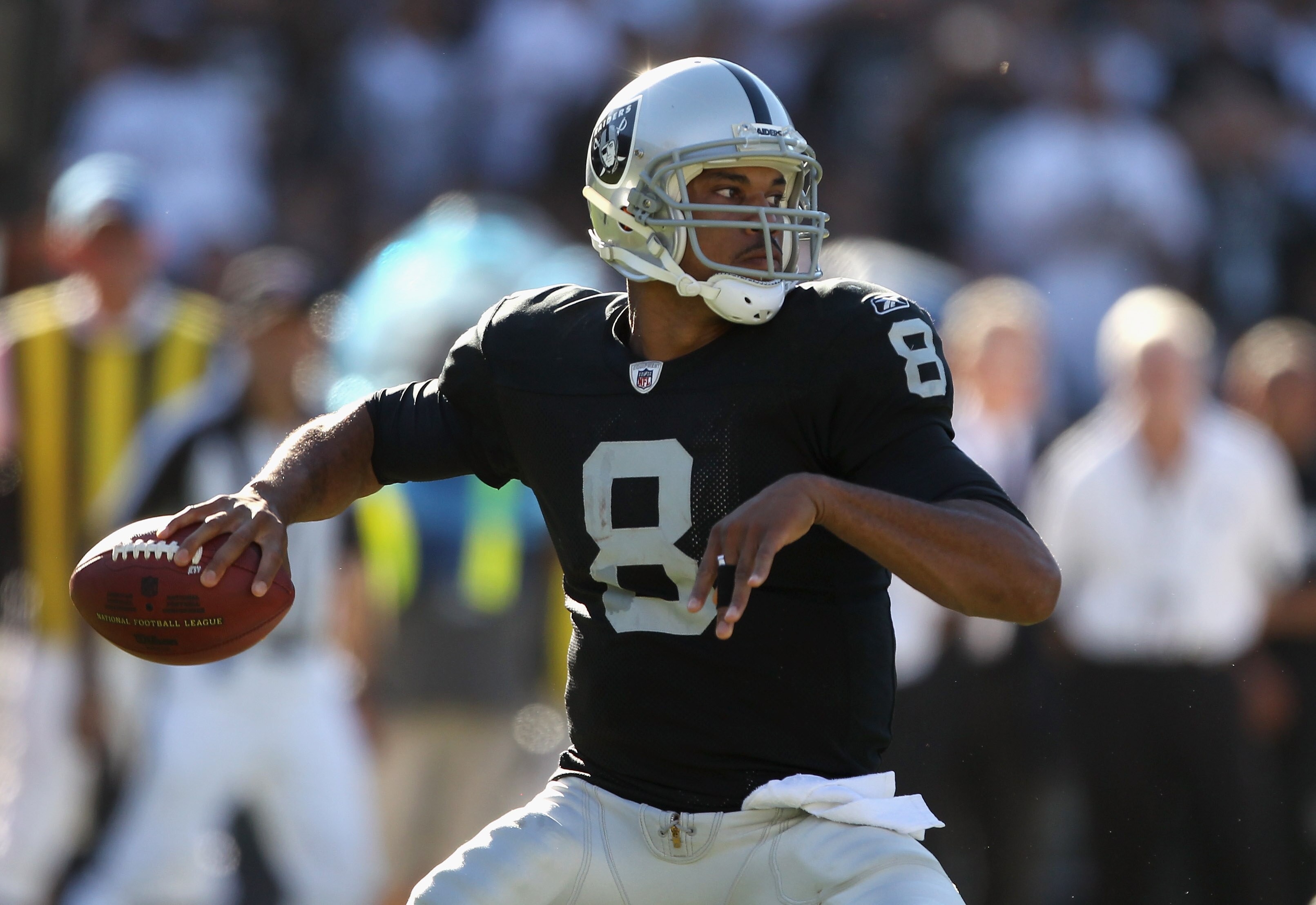 OAKLAND, CA - OCTOBER 10: Jason Campbell #8 of the Oakland Raiders passes the ball against the San Diego Chargers at Oakland-Alameda County Coliseum on October 10, 2010 in Oakland, California. (Photo by Ezra Shaw/Getty Images) OAKLAND, CA - OCTOBER 10: Jason Campbell #8 of the Oakland Raiders passes the ball against the San Diego Chargers at Oakland-Alameda County Coliseum on October 10, 2010 in Oakland, California. (Photo by Ezra Shaw/Getty Images)