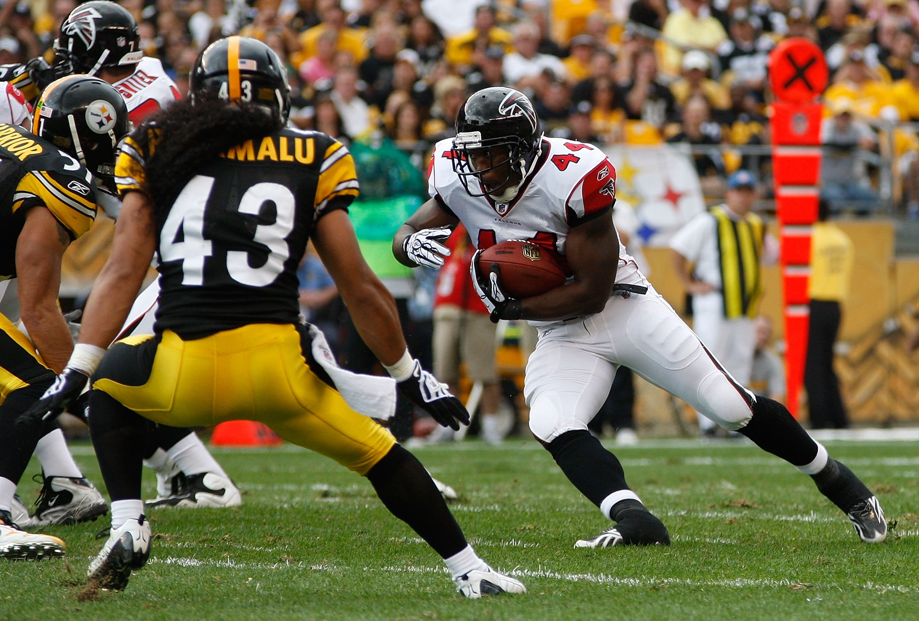 PITTSBURGH - SEPTEMBER 12: Jason Snelling #44 of the Atlanta Falcons runs with the ball in front of Troy Polamalu #43 of the Pittsburgh Steelers during the NFL season opener game on September 12, 2010 at Heinz Field in Pittsburgh, Pennsylvania. (Photo b PITTSBURGH - SEPTEMBER 12: Jason Snelling #44 of the Atlanta Falcons runs with the ball in front of Troy Polamalu #43 of the Pittsburgh Steelers during the NFL season opener game on September 12, 2010 at Heinz Field in Pittsburgh, Pennsylvania. (Photo b