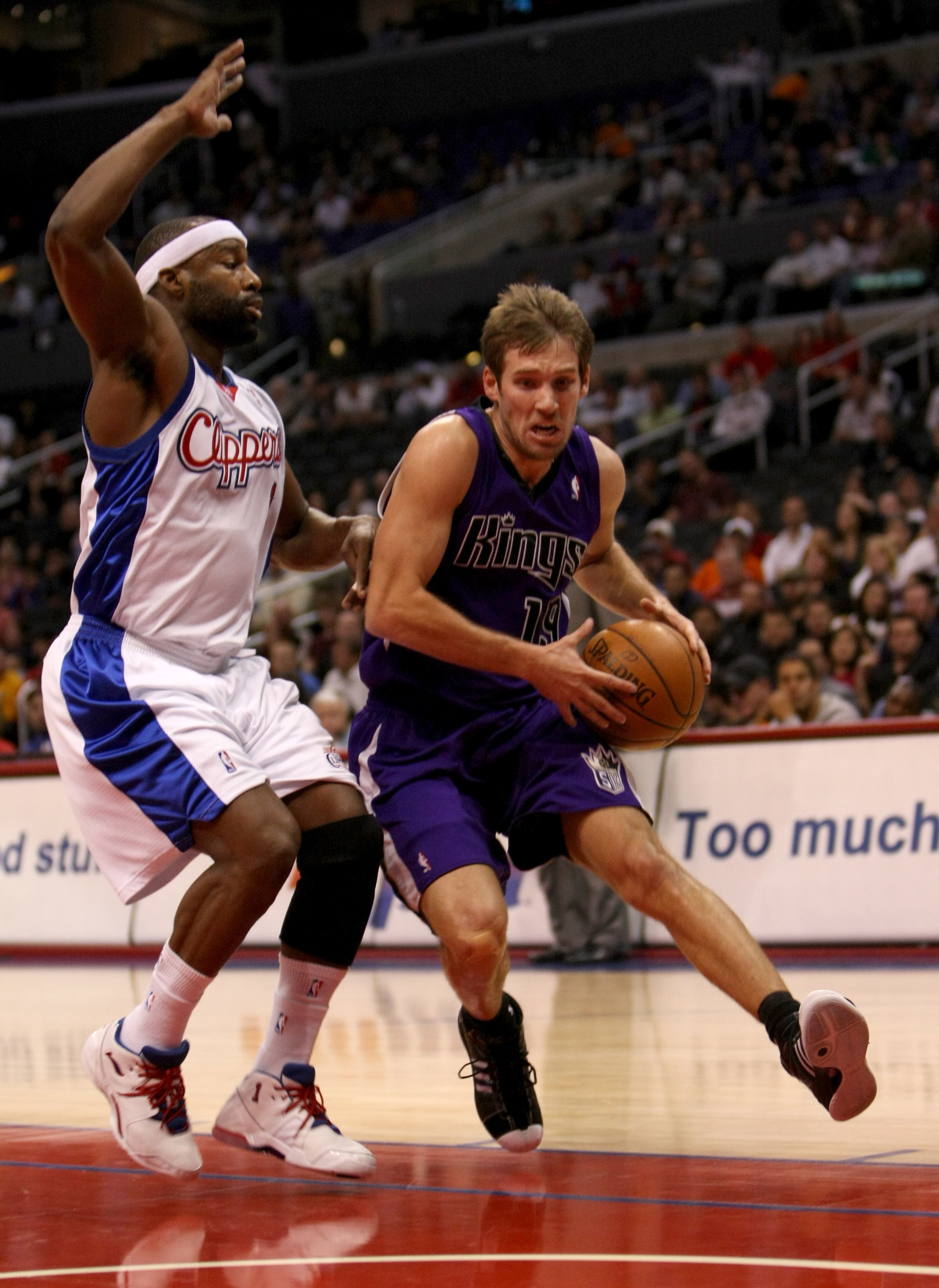LOS ANGELES - NOVEMBER 12:  Beno Udrih #19 of the Sacramento Kings drives around Baron Davis #1 of the Los Angeles Clippers on November 12, 2008 at Staples Center in Los Angeles, California.   NOTE TO USER: User expressly acknowledges and agrees that, by