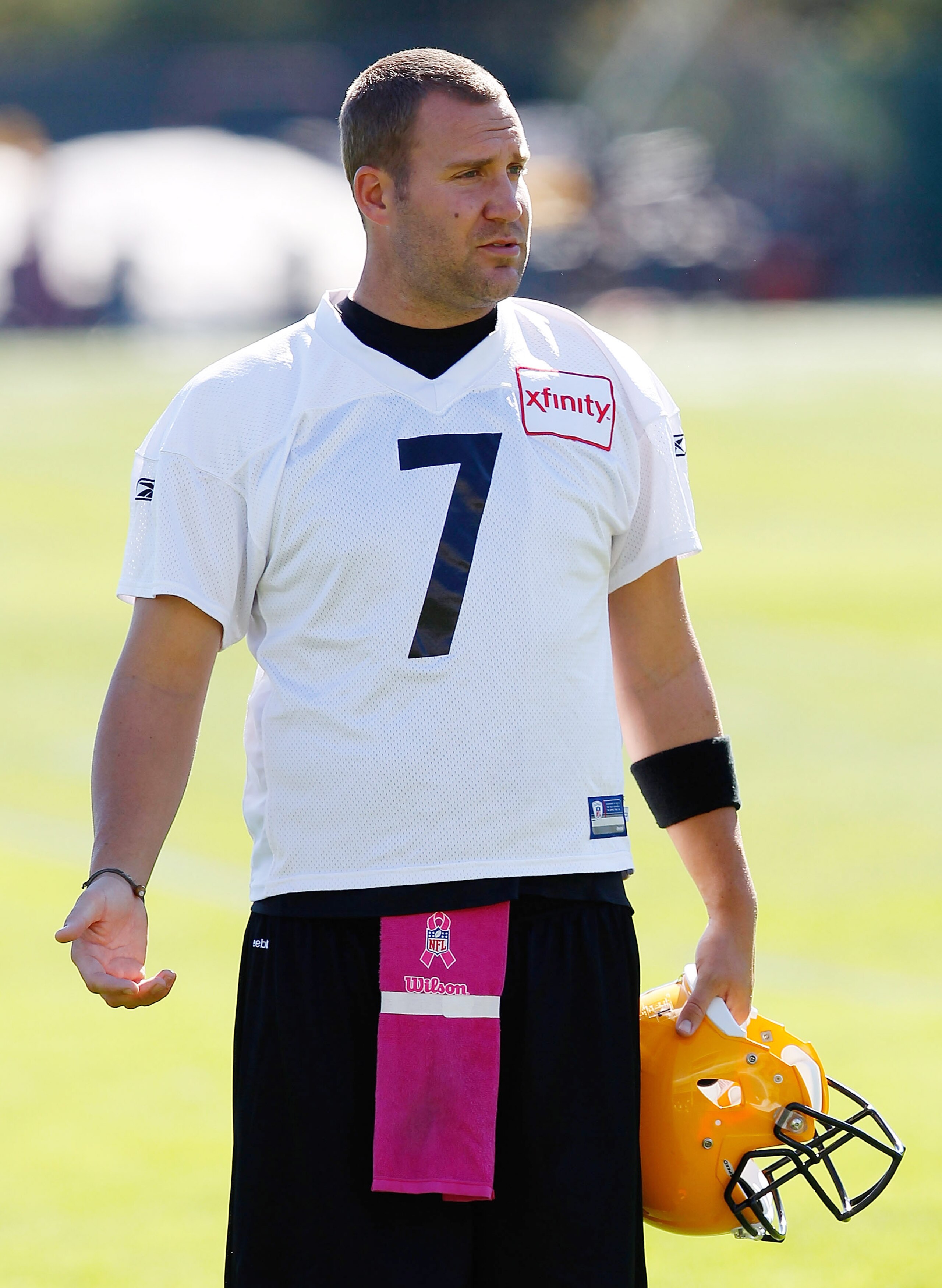 PITTSBURGH - OCTOBER 13:  Ben Roethlisberger #7 of the Pittsburgh Steelers practices at the Pittsburgh Steelers South Side training facility on October 13, 2010 in Pittsburgh, Pennsylvania.  (Photo by Jared Wickerham/Getty Images)