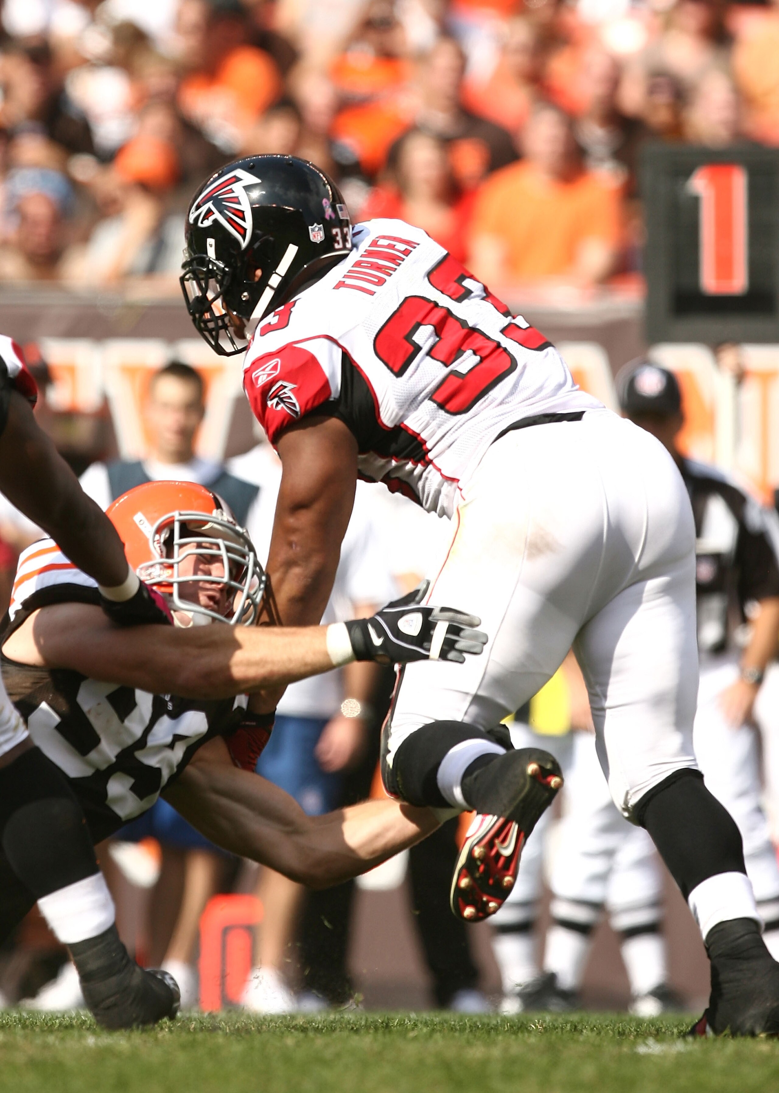 CLEVELAND - OCTOBER 10:  Running back Michael Turner #33 of the Atlanta Falcons runs by linebacker Scott Fujita #99 of the Cleveland Browns at Cleveland Browns Stadium on October 10, 2010 in Cleveland, Ohio.  (Photo by Matt Sullivan/Getty Images)