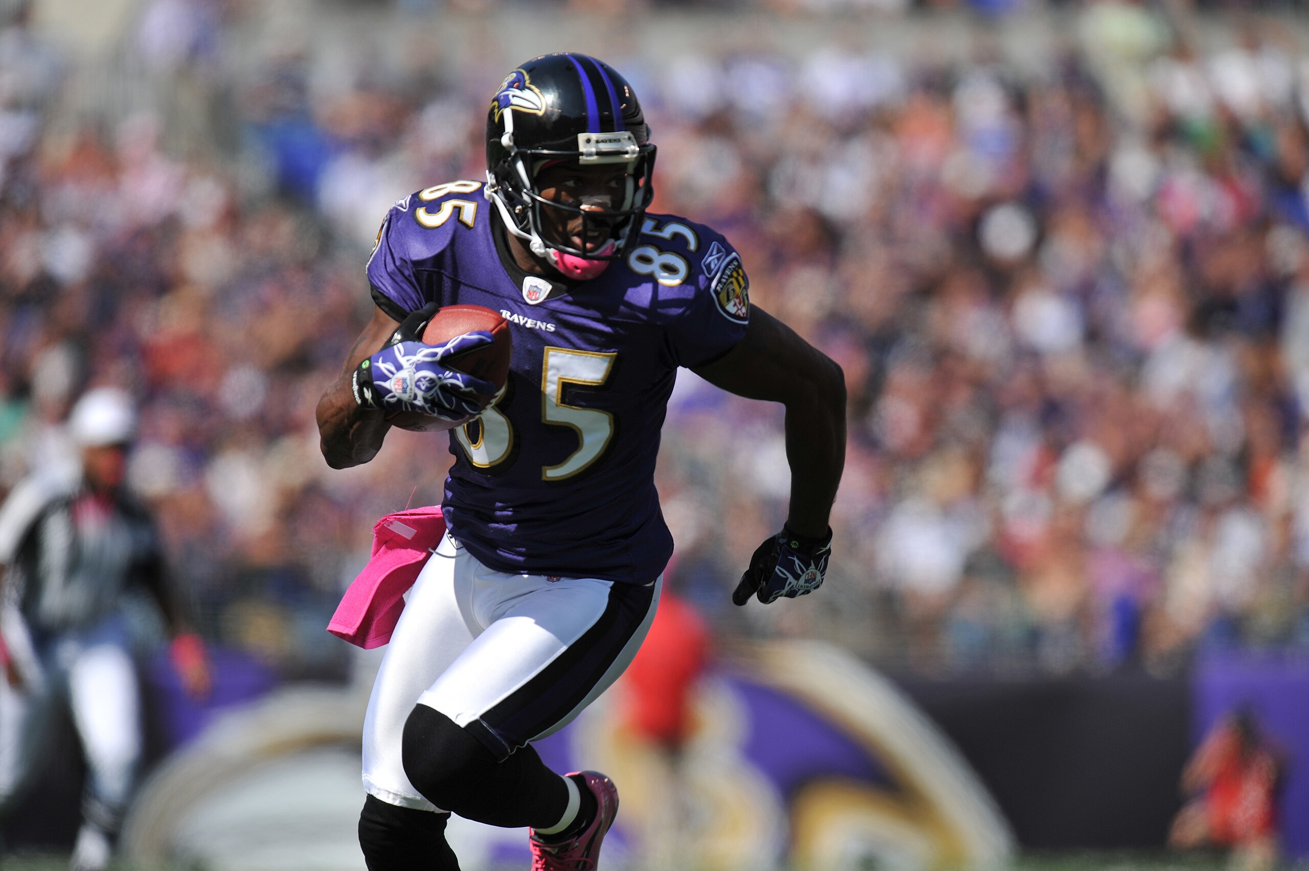 BALTIMORE, MD - OCTOBER 10: Derrick Mason #85 of the Baltimore Ravens runs the ball against the Denver Broncos at M&T Bank Stadium on October 10, 2010 in Baltimore, Maryland. Players wore pink in recognition of Breast Cancer Awareness Month. The Ravens de