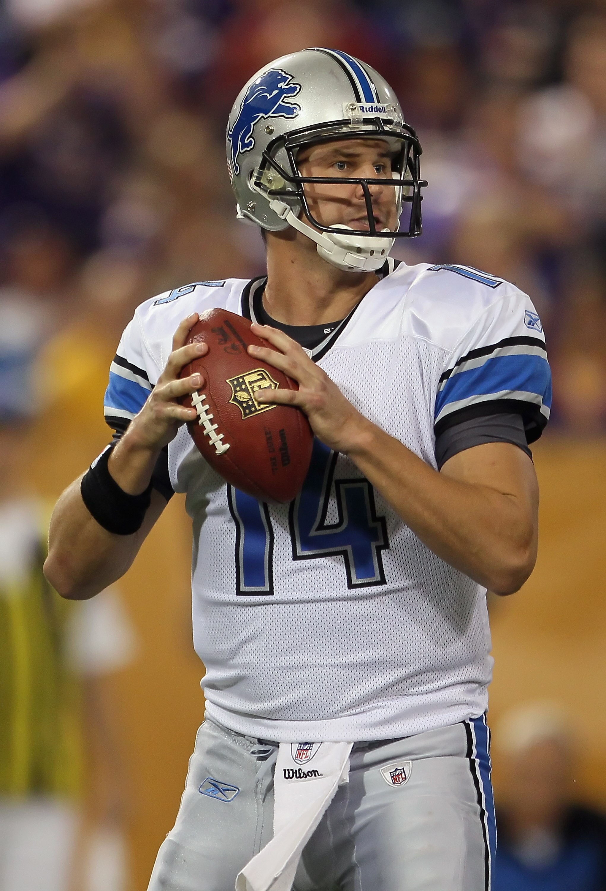 MINNEAPOLIS - SEPTEMBER 26:  Quarterback Shaun Hill #14 of the Detroit Lions drops back to pass against the Minnesota Vikings at Mall of America Field on September 26, 2010 in Minneapolis, Minnesota.  (Photo by Jeff Gross/Getty Images)