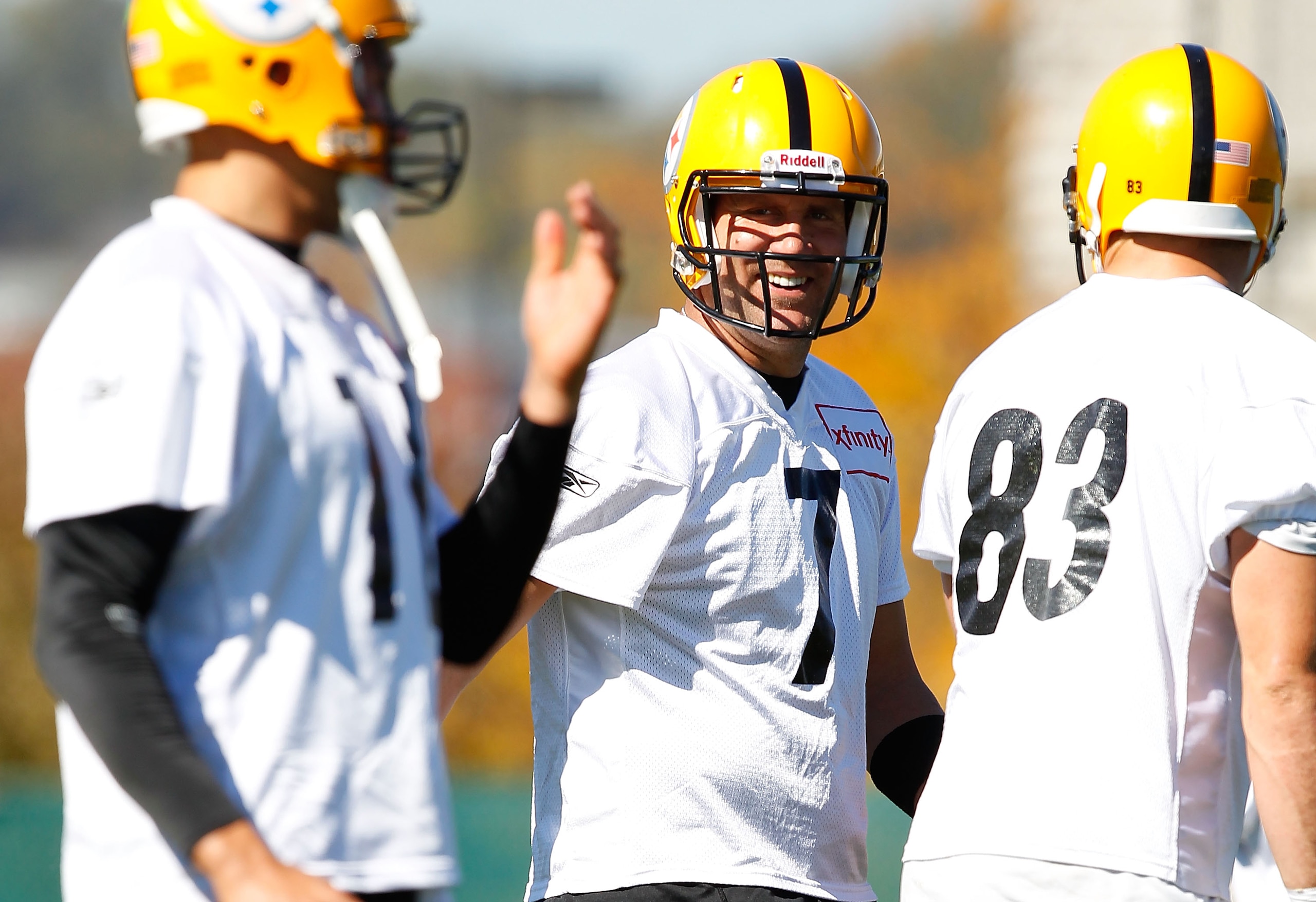 PITTSBURGH - OCTOBER 13:  Ben Roethlisberger #7 of the Pittsburgh Steelers jokes with teammates while practicing at the Pittsburgh Steelers South Side training facility on October 13, 2010 in Pittsburgh, Pennsylvania.  (Photo by Jared Wickerham/Getty Imag