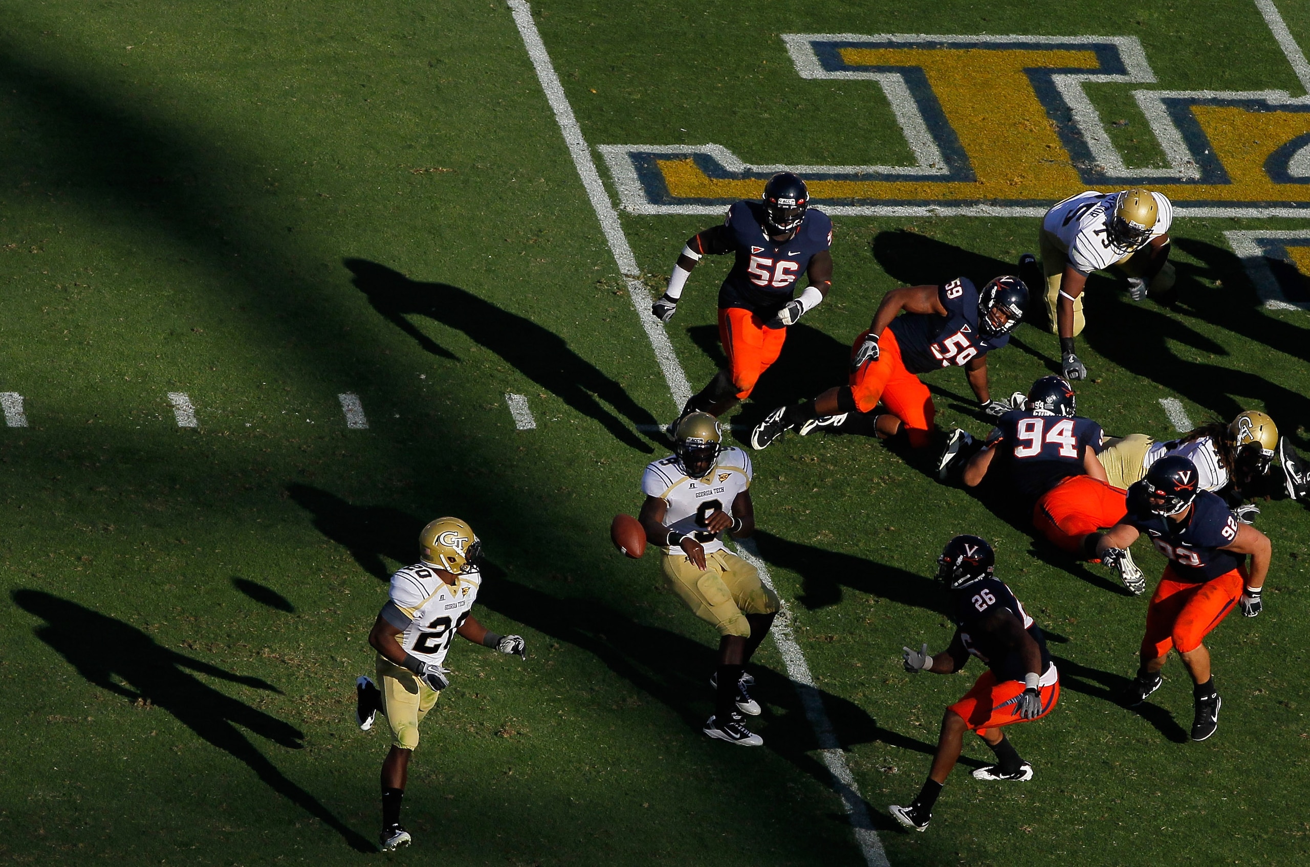 ATLANTA - OCTOBER 09:  Quarterback Joshua Nesbitt #9 of the Georgia Tech Yellow Jackets pitches the ball to Roddy Jones #20 against the Virginia Cavaliers at Bobby Dodd Stadium on October 9, 2010 in Atlanta, Georgia.  (Photo by Kevin C. Cox/Getty Images)