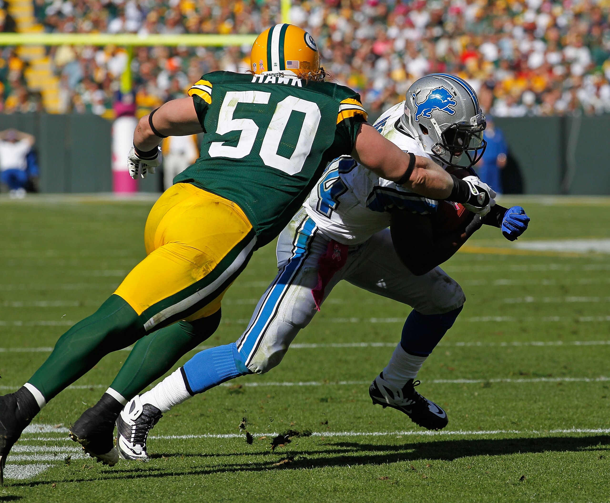 GREEN BAY, WI - OCTOBER 03: Jahvid Best #44 of the Detroit Lions runs as A.J. Hawk #50 the Green Bay Packers moves for the tackle at Lambeau Field on October 3, 2010 in Green Bay, Wisconsin. The Packers defeated the Lions 28-26. (Photo by Jonathan Daniel/ GREEN BAY, WI - OCTOBER 03: Jahvid Best #44 of the Detroit Lions runs as A.J. Hawk #50 the Green Bay Packers moves for the tackle at Lambeau Field on October 3, 2010 in Green Bay, Wisconsin. The Packers defeated the Lions 28-26. (Photo by Jonathan Daniel/