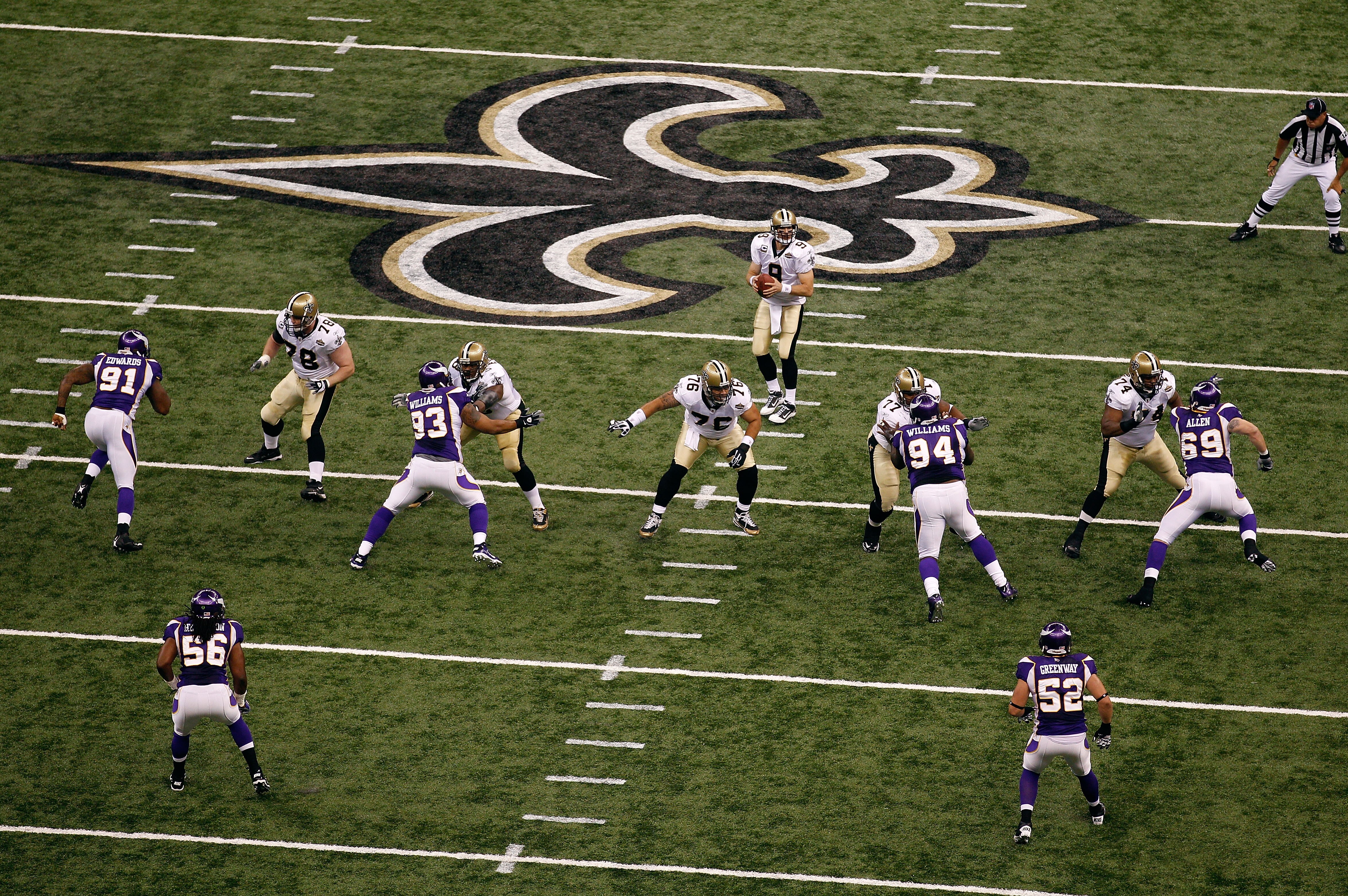 NEW ORLEANS - SEPTEMBER 09:  Quarterback Drew Brees #9 of the New Orleans Saints drops back to pass against the Minnesota Vikings at Louisiana Superdome on September 9, 2010 in New Orleans, Louisiana.  (Photo by Chris Graythen/Getty Images)