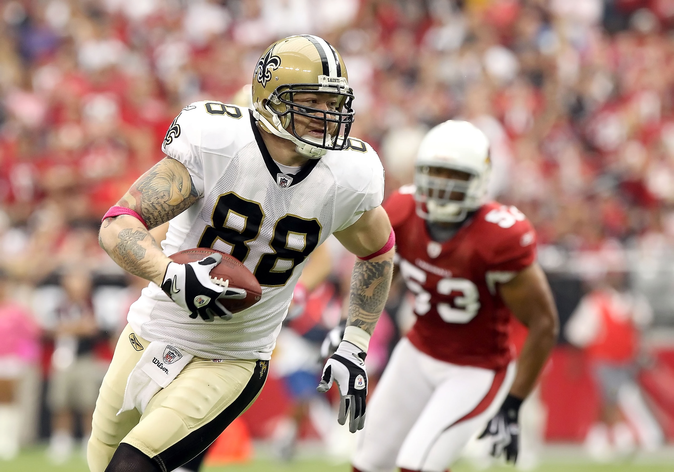 GLENDALE, AZ - OCTOBER 10:  Tight end Jeremy Shockey #88 of the New Orleans Saints runs with the football for a 11 yard reception against the Arizona Cardinals during the first quarter of the NFL game at the University of Phoenix Stadium on October 10, 20