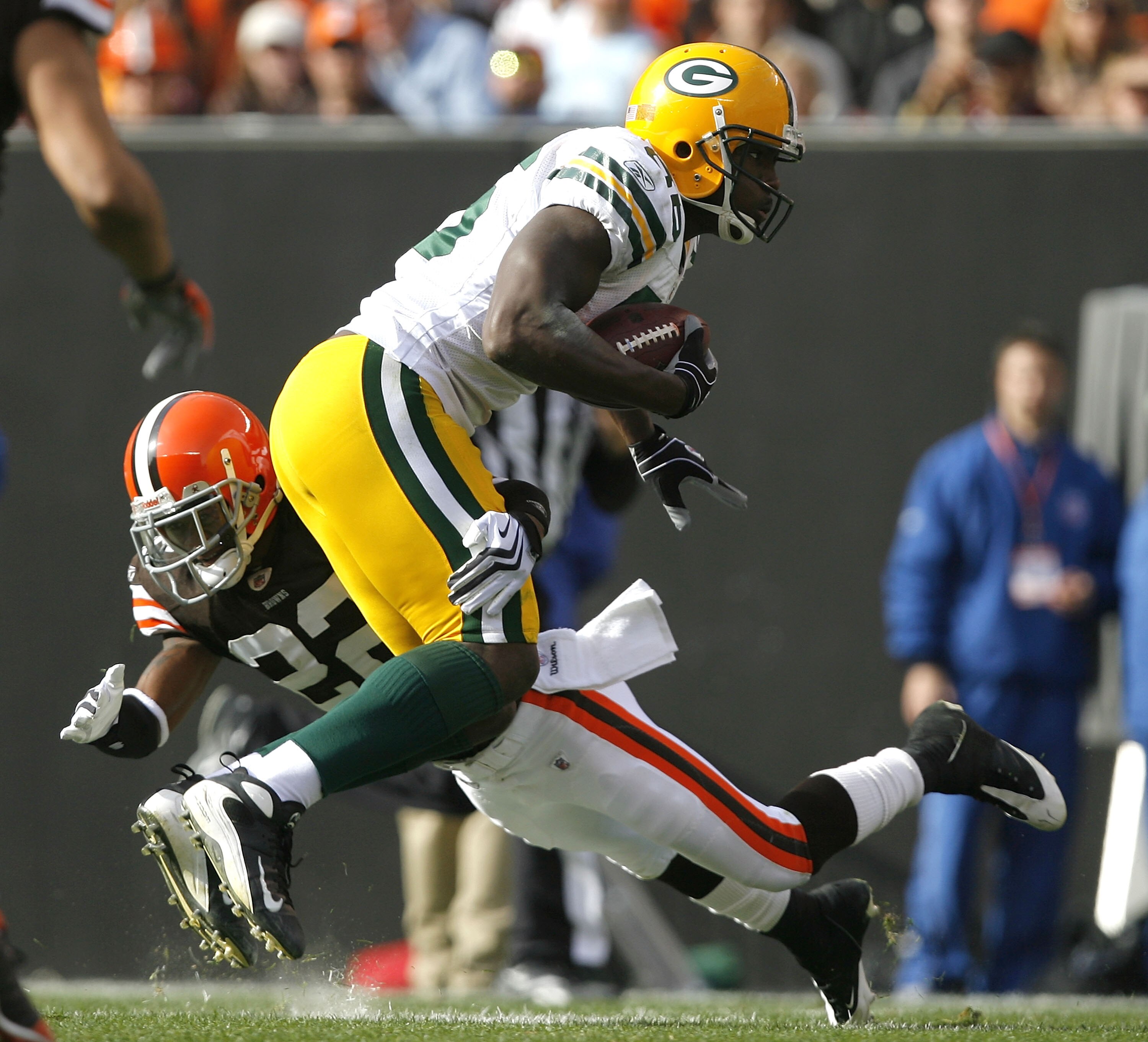 CLEVELAND, OH - OCTOBER 25:  Donald Lee #86 of the Green Bay Packers is hit by Brandon McDonald #22 of the Cleveland Browns at Cleveland Browns Stadium on October 25, 2009 in Cleveland, Ohio.  (Photo by Matt Sullivan/Getty Images)