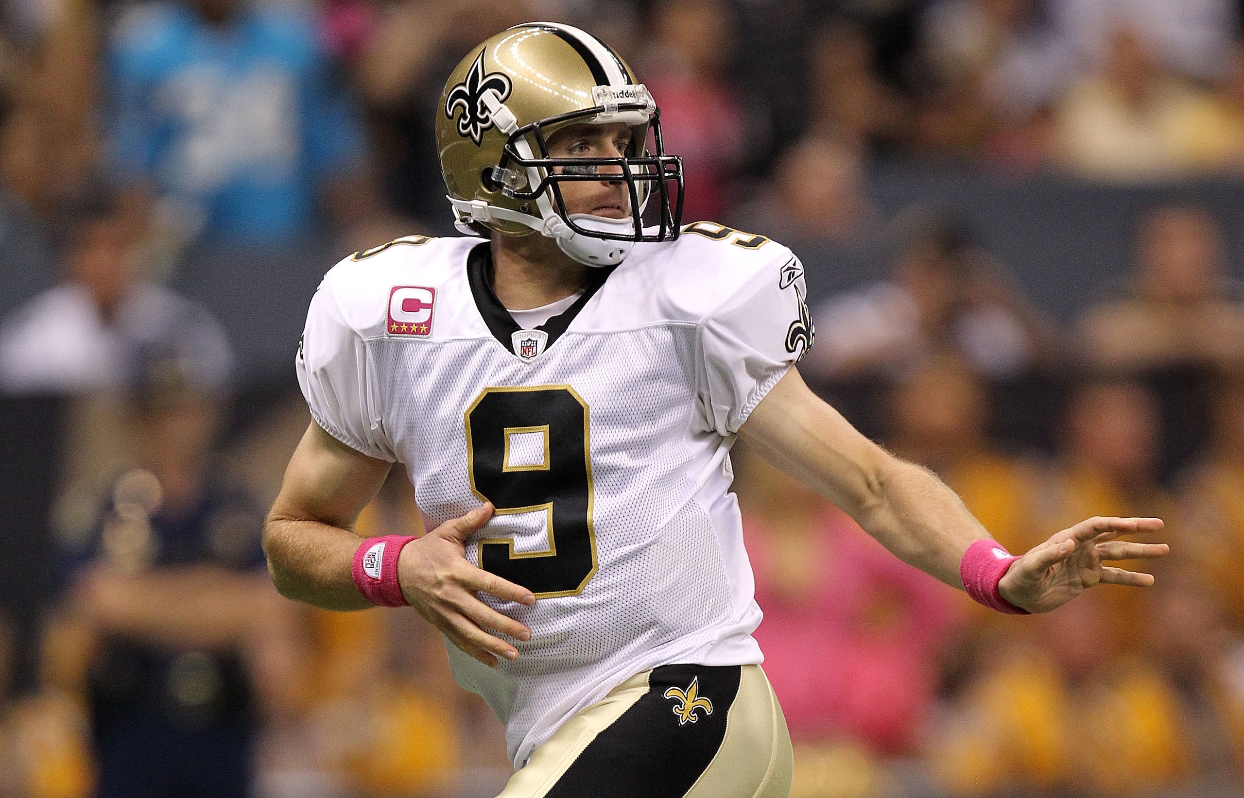 NEW ORLEANS - OCTOBER 03:  Quarterback Drew Brees #9 of the New Orleans Saints at the Louisiana Superdome on October 3, 2010 in New Orleans, Louisiana.  (Photo by Ronald Martinez/Getty Images)