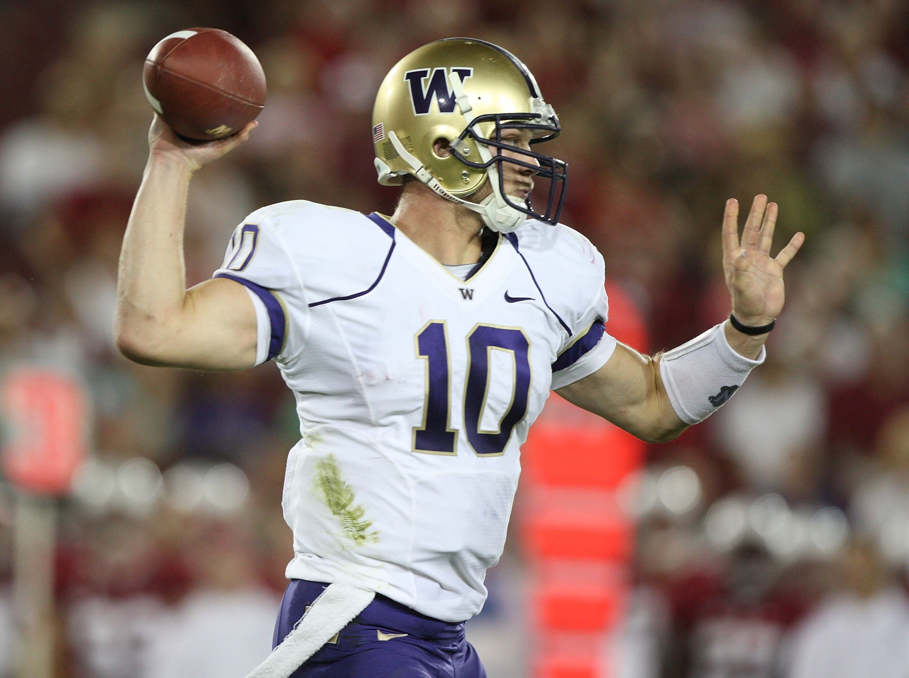 PALO ALTO, CA - SEPTEMBER 26:  Quarterback Jake Locker #10 of the Washington Huskies in action against the Stanford Cardinal at Stanford Stadium on September 26, 2009 in Palo Alto, California.  (Photo by Jed Jacobsohn/Getty Images)