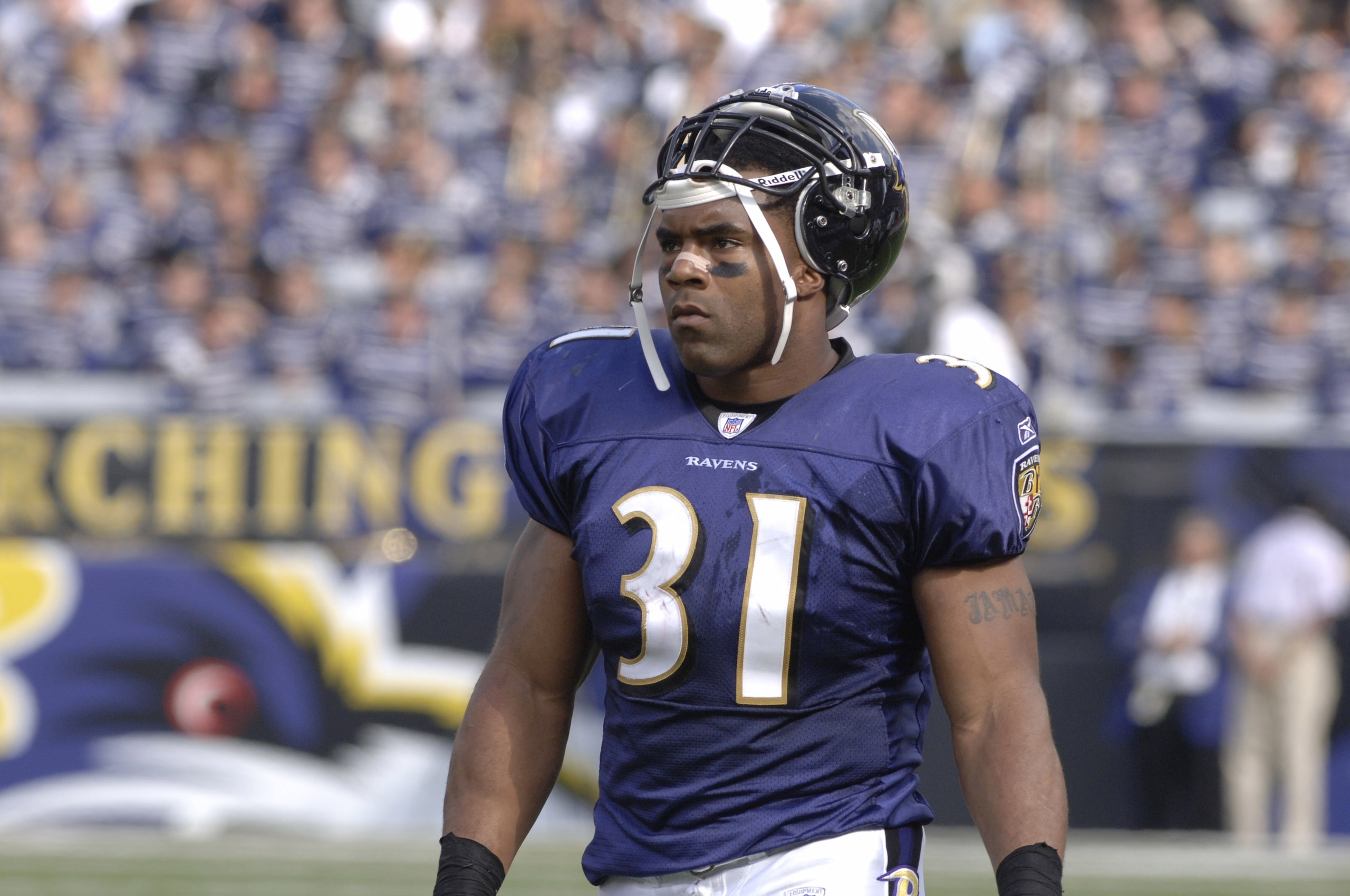 Baltimore Ravens running back Jamal Lewis  against the San Diego Chargers on October 1, 2006 in Baltimore, Maryland.  The Ravens won 16 - 13.  (Photo by Al Messerschmidt/Getty Images)