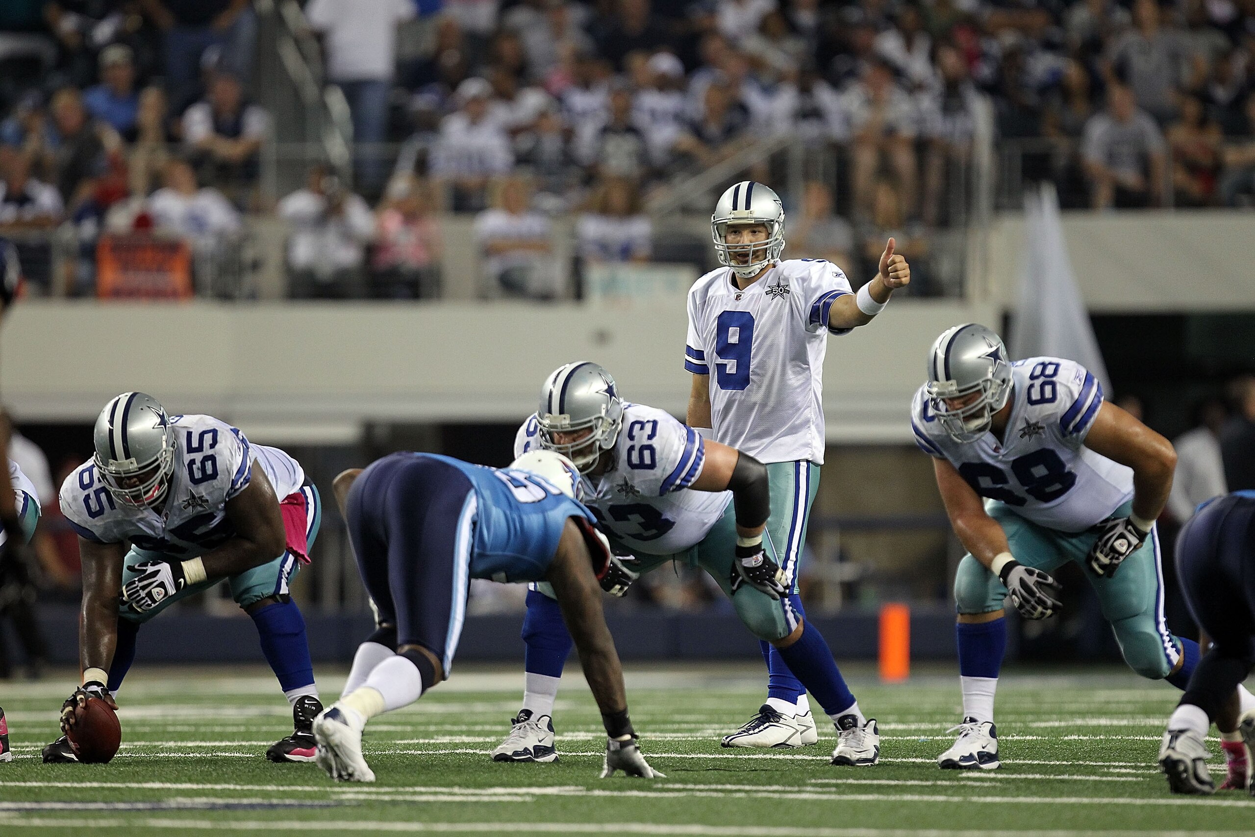 ARLINGTON, TX - OCTOBER 10:  Quarterback Tony Romo #9 of the Dallas Cowboys at Cowboys Stadium on October 10, 2010 in Arlington, Texas.  (Photo by Ronald Martinez/Getty Images)
