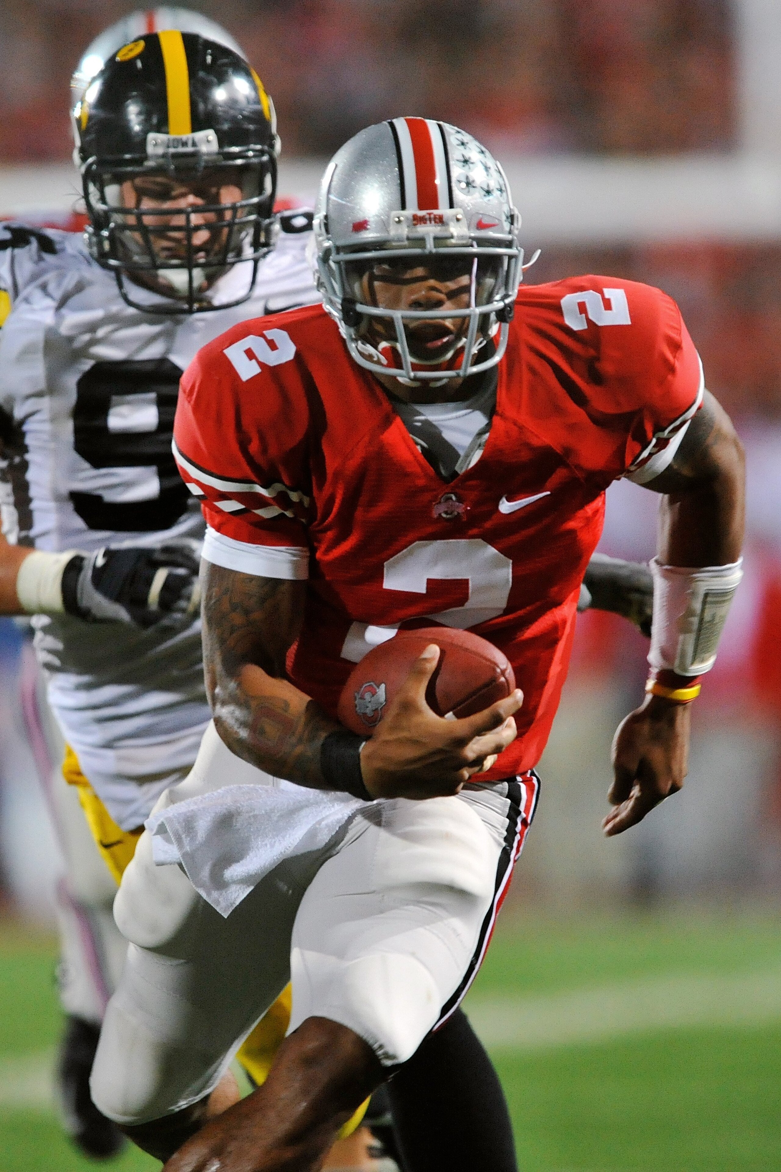 COLUMBUS, OH - NOVEMBER 14:  Quarterback Terrelle Pryor #2 of the Ohio State Buckeyes runs with the ball against the Iowa Hawkeyes at Ohio Stadium on November 14, 2009 in Columbus, Ohio.  (Photo by Jamie Sabau/Getty Images)