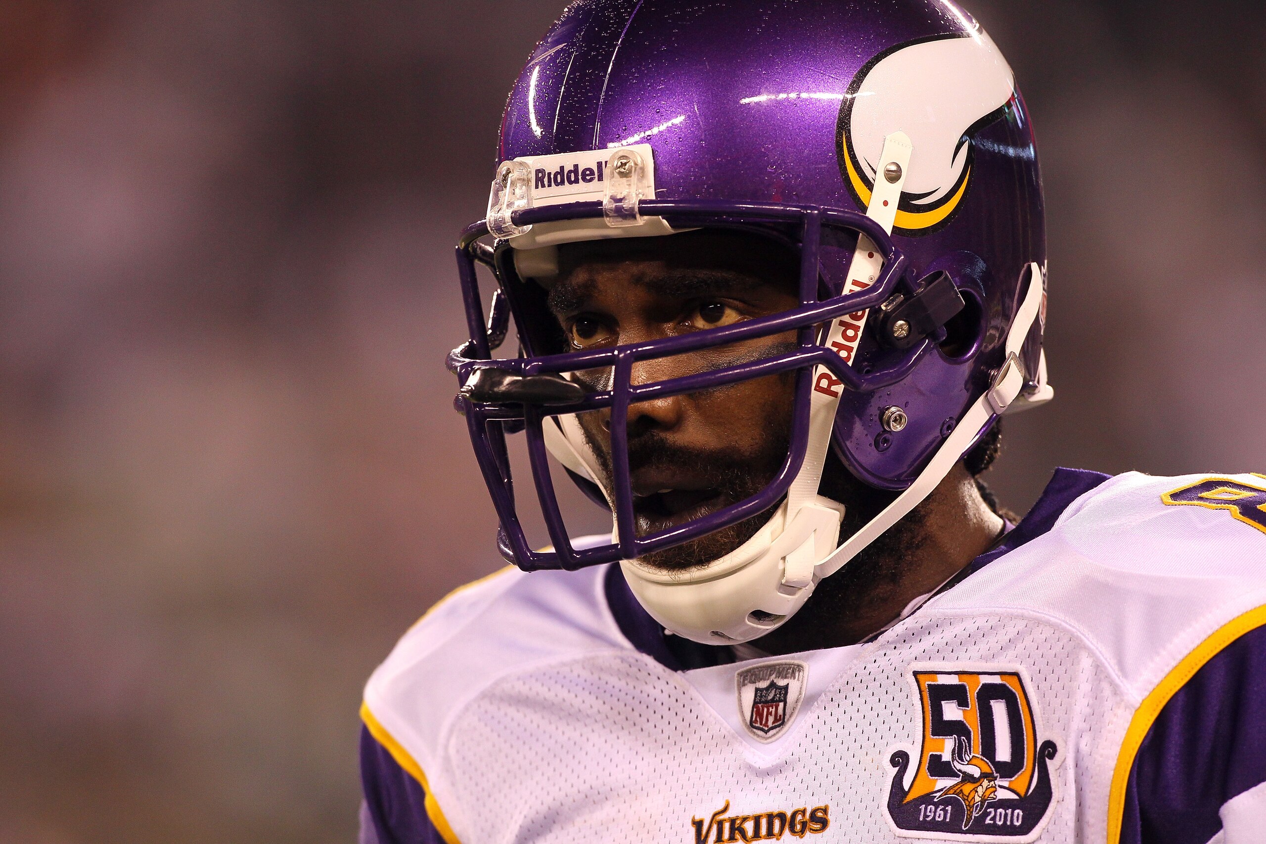 EAST RUTHERFORD, NJ - OCTOBER 11:  Randy Moss #84 of the Minnesota Vikings looks on against the New York Jets at New Meadowlands Stadium on October 11, 2010 in East Rutherford, New Jersey. The Jets won 29-20.  (Photo by Jim McIsaac/Getty Images)