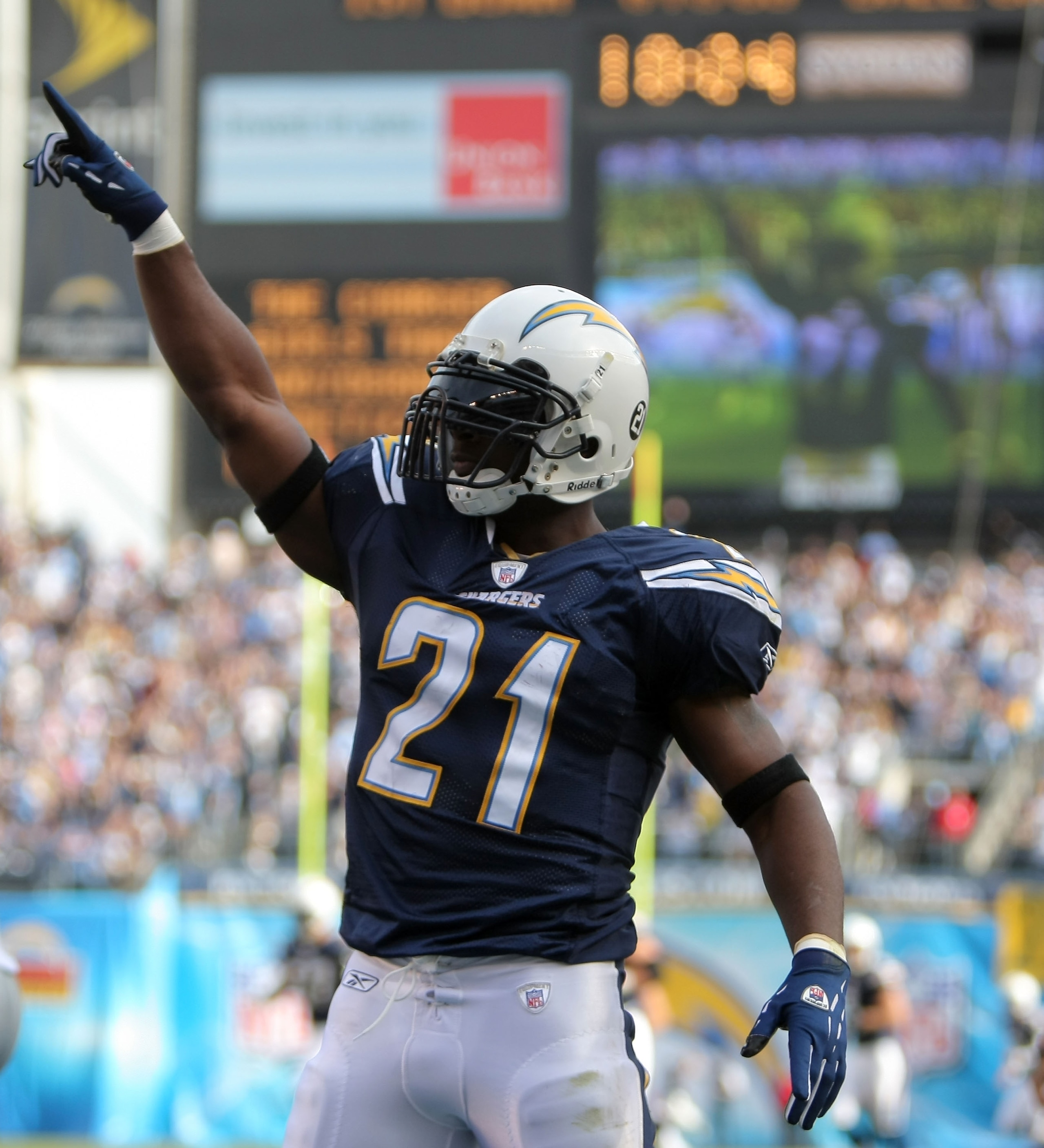 SAN DIEGO - DECEMBER 16:  LaDainian Tomlinson #21 of the San Diego Chargers celebrates a touchdown for a 7-0 lead against the Detroit Lions during the first quarter at Qualcomm Stadium December 16, 2007 in San Diego California.  (Photo by Harry How/Getty 
