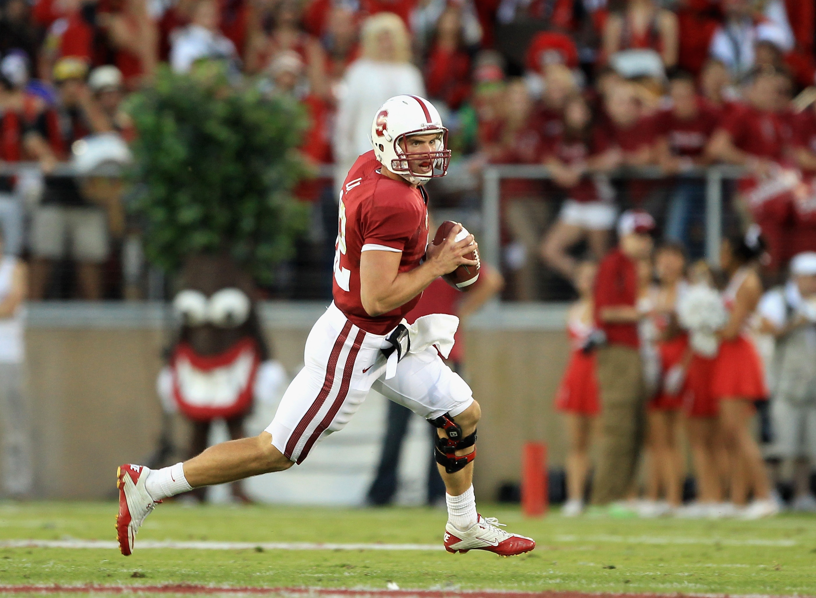 PALO ALTO, CA - OCTOBER 09:  Andrew Luck #12 of the Stanford Cardinal in action during their game against the USC Trojans at Stanford Stadium on October 9, 2010 in Palo Alto, California.  (Photo by Ezra Shaw/Getty Images)