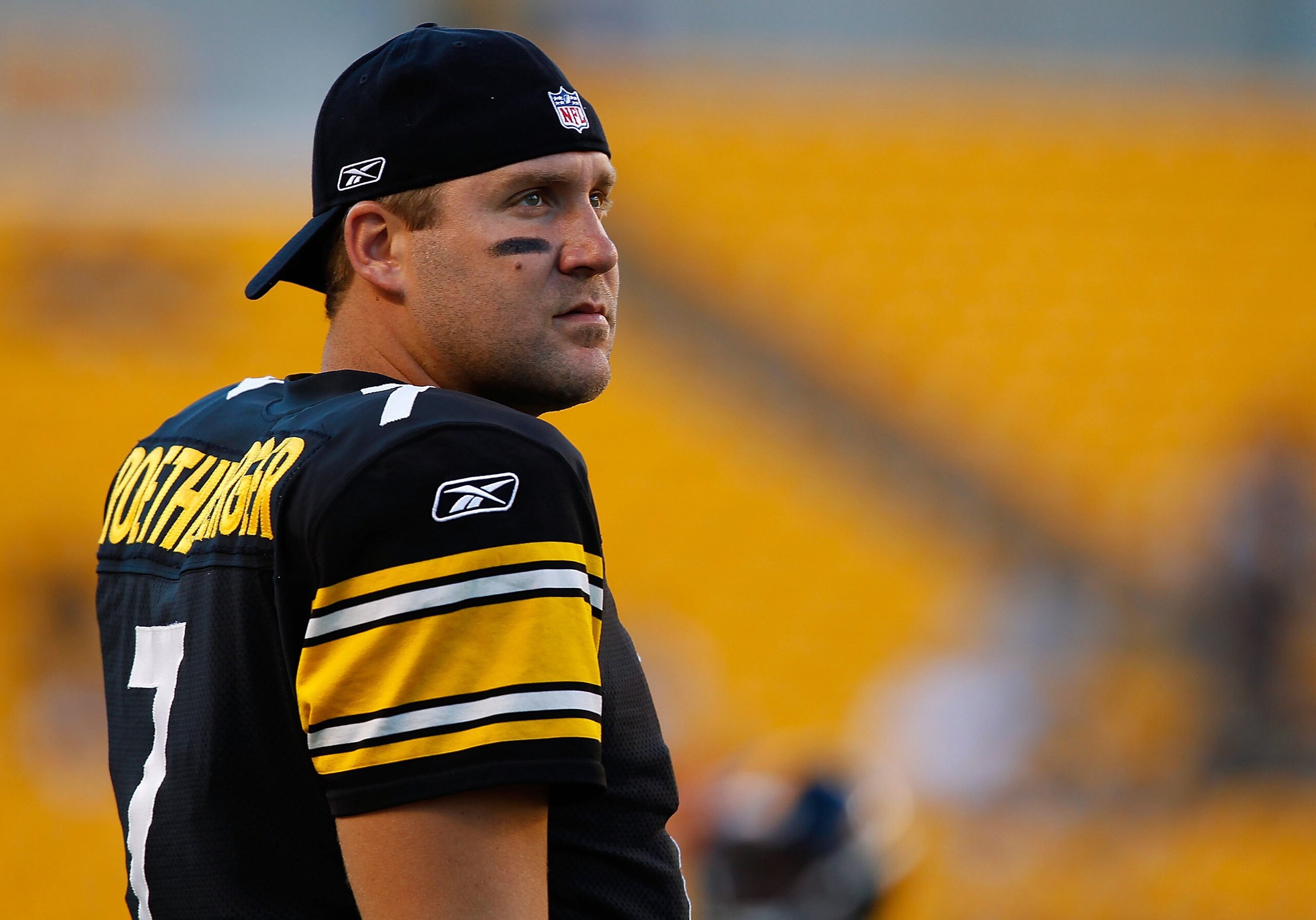 PITTSBURGH - AUGUST 25:  Ben Roethlisberger #7 of the Pittsburgh Steelers warms up prior to the preseason game agains the Carolina Panthers on September 2, 2010 at Heinz Field in Pittsburgh, Pennsylvania.  (Photo by Jared Wickerham/Getty Images)