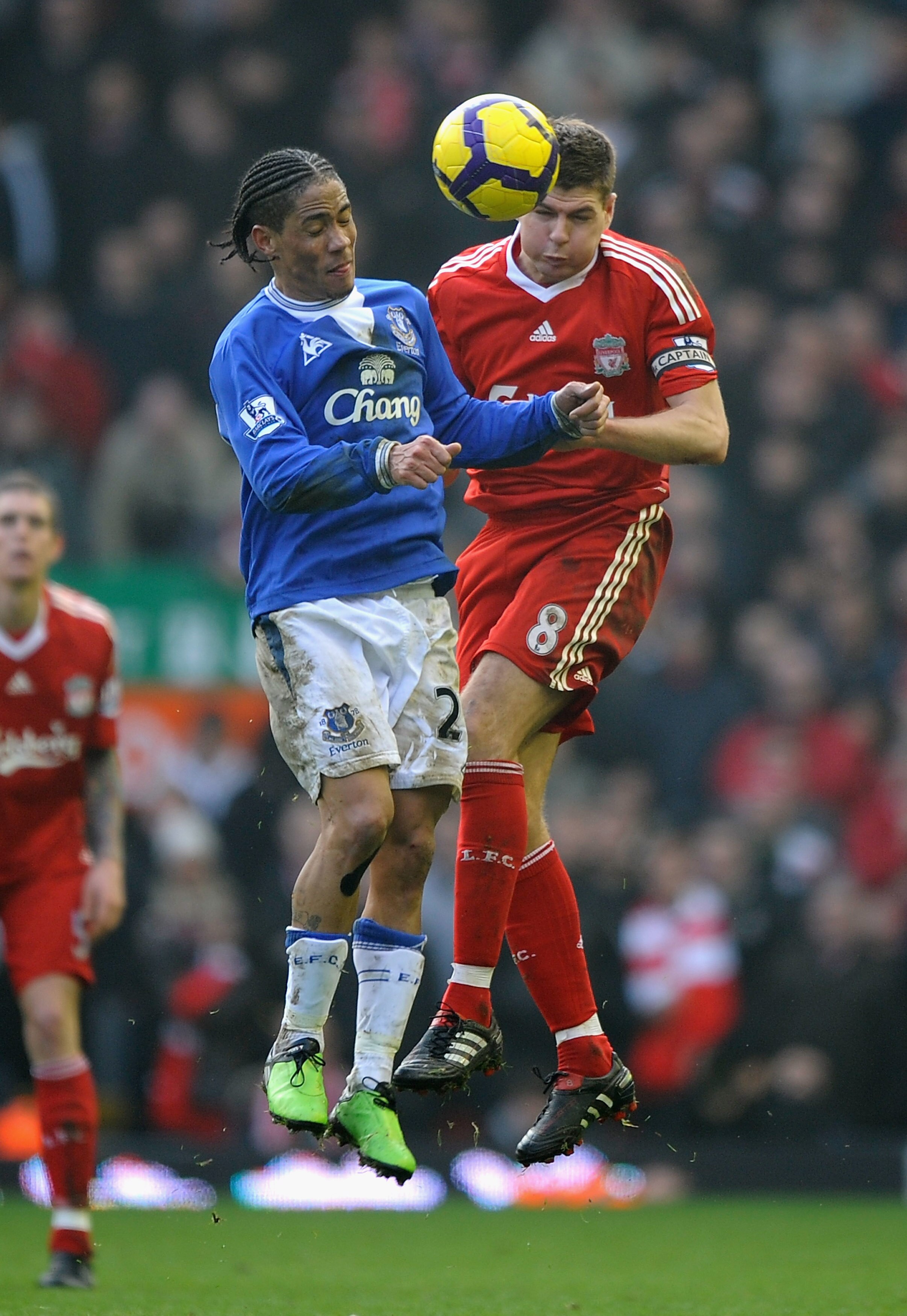 LIVERPOOL, ENGLAND - FEBRUARY 06:  Steven Pienaar of Everton competes for the ball with Steven Gerrard of Liverpool during the Barclays Premier League match between Liverpool and Everton at Anfield on February 6, 2010 in Liverpool, England.  (Photo by Lau