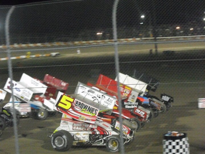 Sprint Cars lined up and ready to go at Ohsweken / (C)Ashley McCubbin