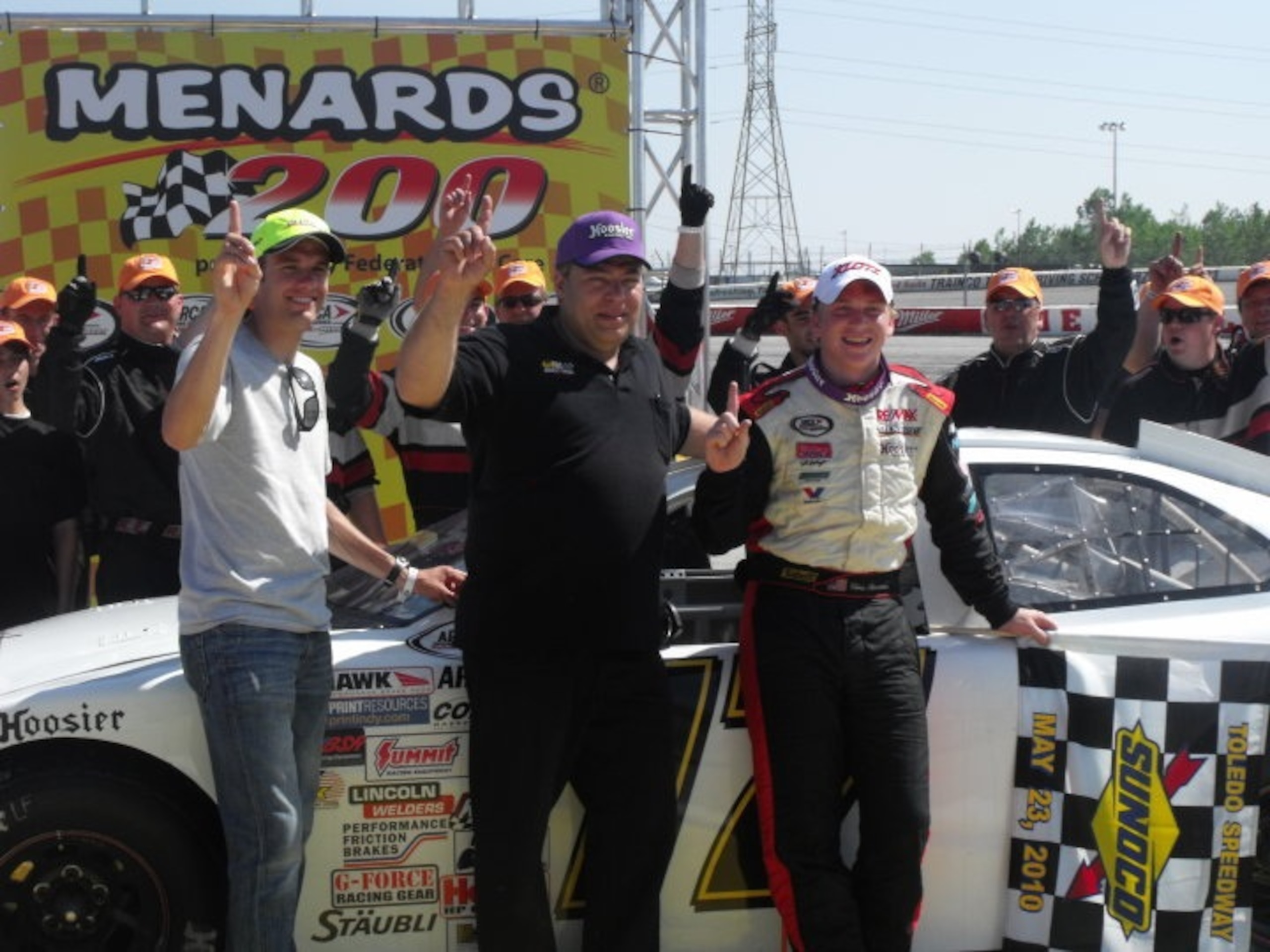Chris Buescher along with David Ragan and crew chief in victory lane / (C)Ashley McCubbin