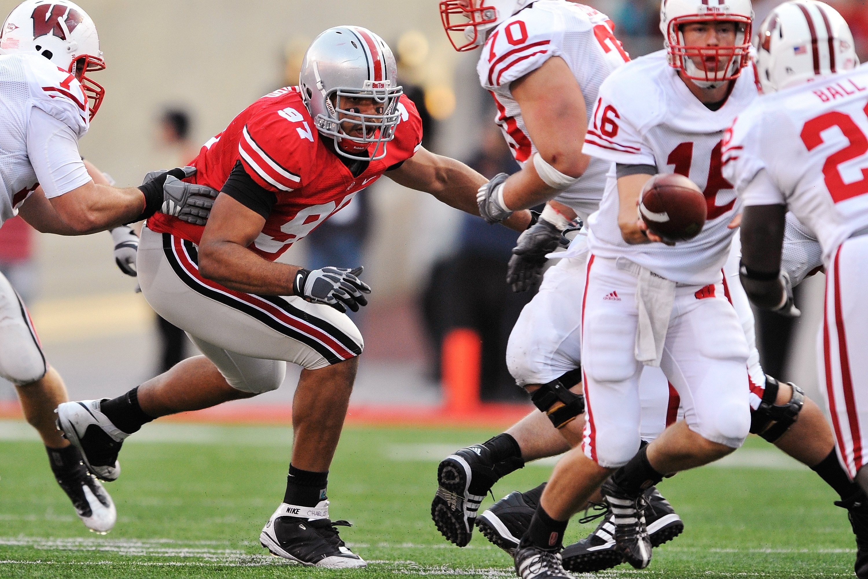 COLUMBUS, OH - OCTOBER 10:  Defensive lineman Cameron Heyward #97of the Ohio State Buckeyes applies pressure to quarterback Scott Tolzien #16 of the Wisconsin Badgers at Ohio Stadium on October 10, 2009 in Columbus, Ohio.  (Photo by Jamie Sabau/Getty Imag