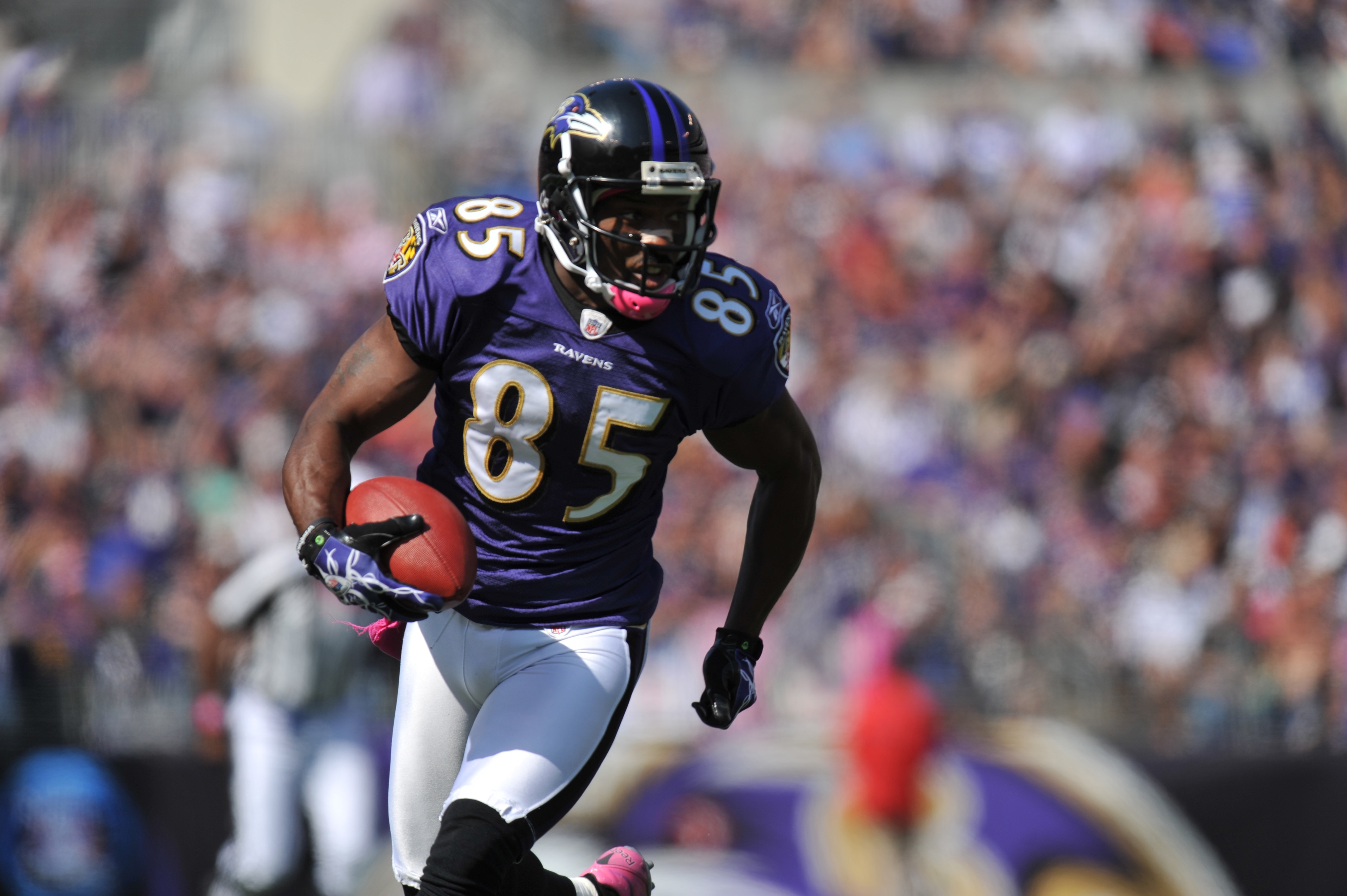 BALTIMORE, MD - OCTOBER 10: Derrick Mason #85 of the Baltimore Ravens runs the ball against the Denver Broncos at M&T Bank Stadium on October 10, 2010 in Baltimore, Maryland. Players wore pink in recognition of Breast Cancer Awareness Month. The Ravens de