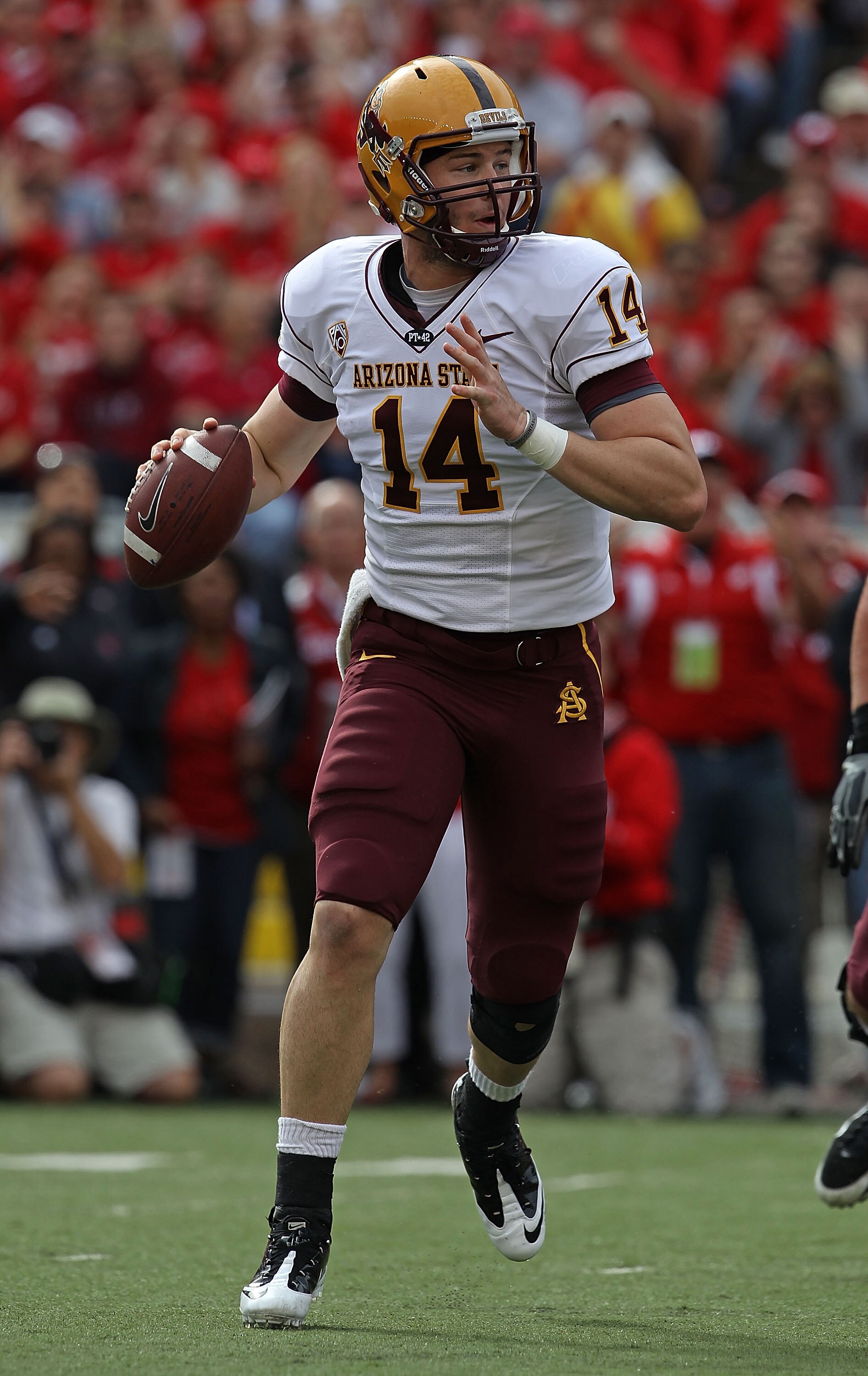 MADISON, WI - SEPTEMBER 18: Steven Threet #14 of the Arizona State Sun Devils looks for a receiver against the Wisconsin Badgers at Camp Randall Stadium on September 18, 2010 in Madison, Wisconsin. Wisconsin defeated Arizona State 20-19.  (Photo by Jonath