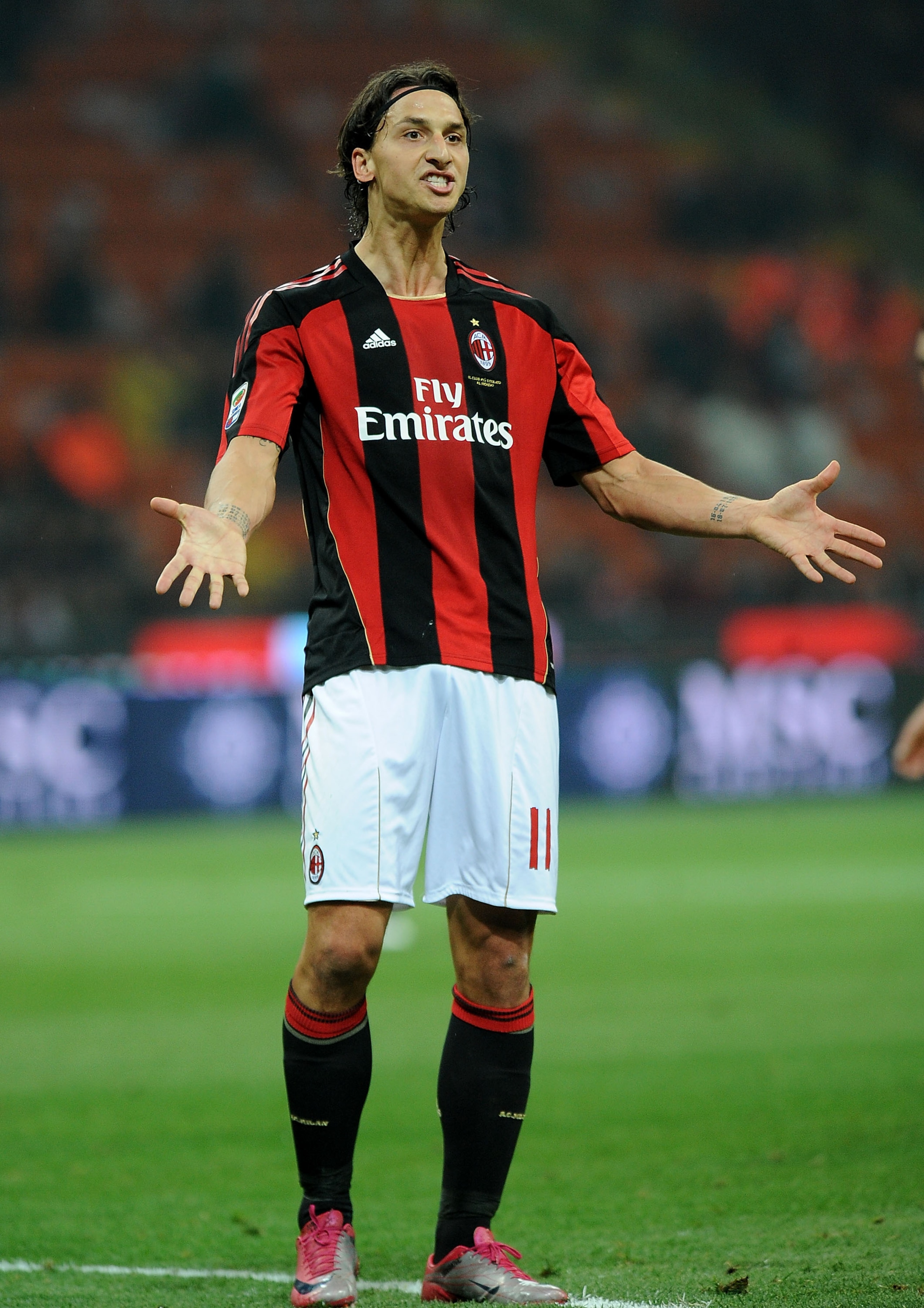 MILAN, ITALY - OCTOBER 16:  Zlatan Ibrahimovic of AC Milan reacts during the Serie A match between AC Milan and AC Chievo Verona at Stadio Giuseppe Meazza on October 16, 2010 in Milan, Italy. (Photo by Massimo Cebrelli/Getty Images)