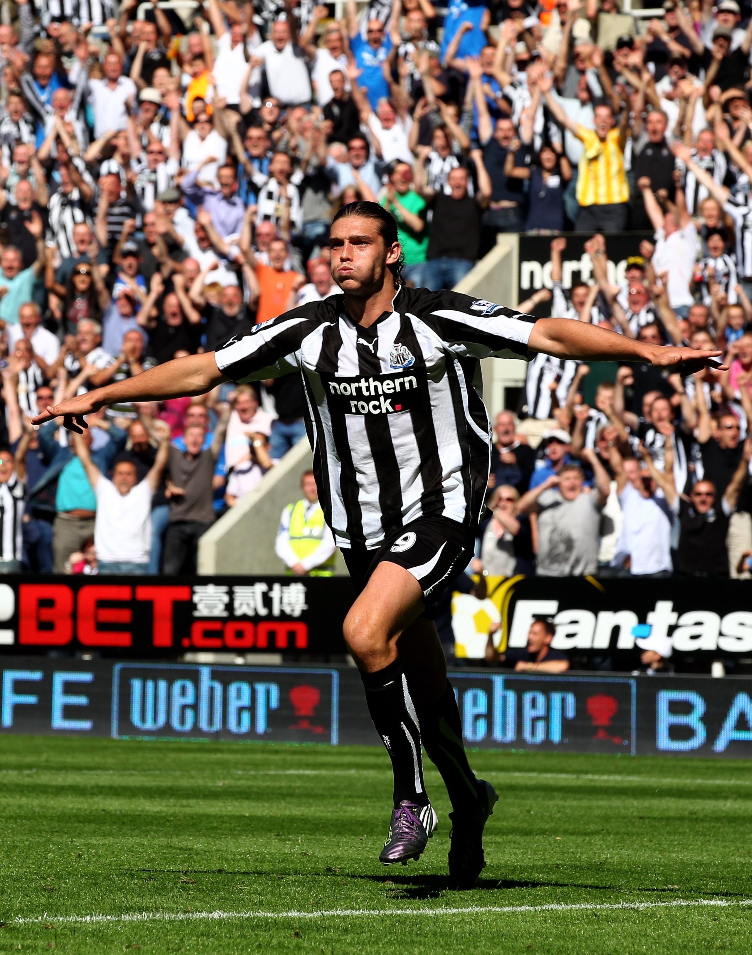 NEWCASTLE UPON TYNE, ENGLAND - AUGUST 22:  Andy Carroll of Newcastle United celebrates scoring his teams fourth goal during the Barclays Premier League match between Newcastle United and Aston Villa at St James' Park on August 22, 2010 in Newcastle upon T
