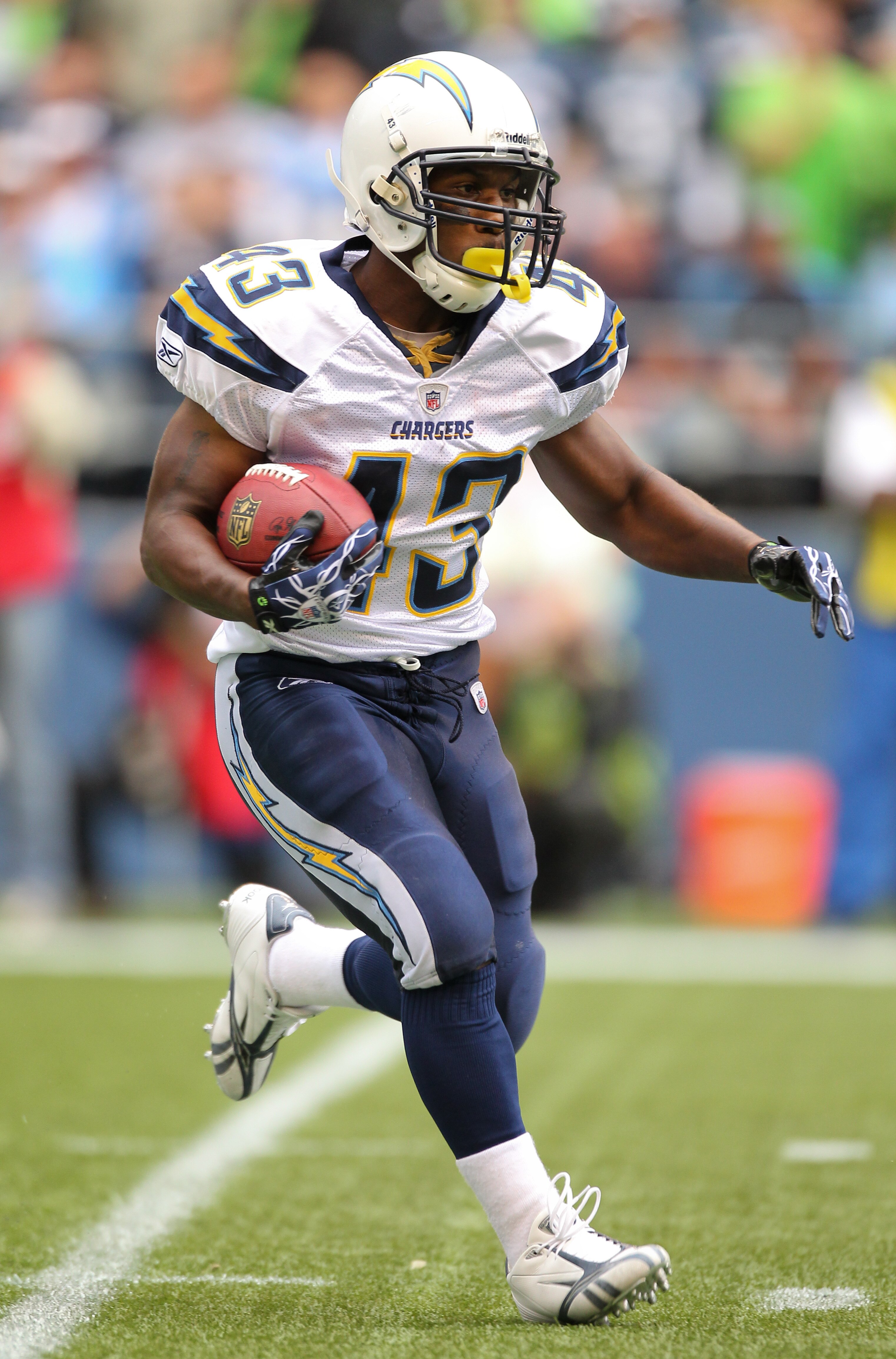 SEATTLE - SEPTEMBER 26:  Running back Darren Sproles #43 of the San Diego Chargers rushes against the Seattle Seahawks at Qwest Field on September 26, 2010 in Seattle, Washington. (Photo by Otto Greule Jr/Getty Images)