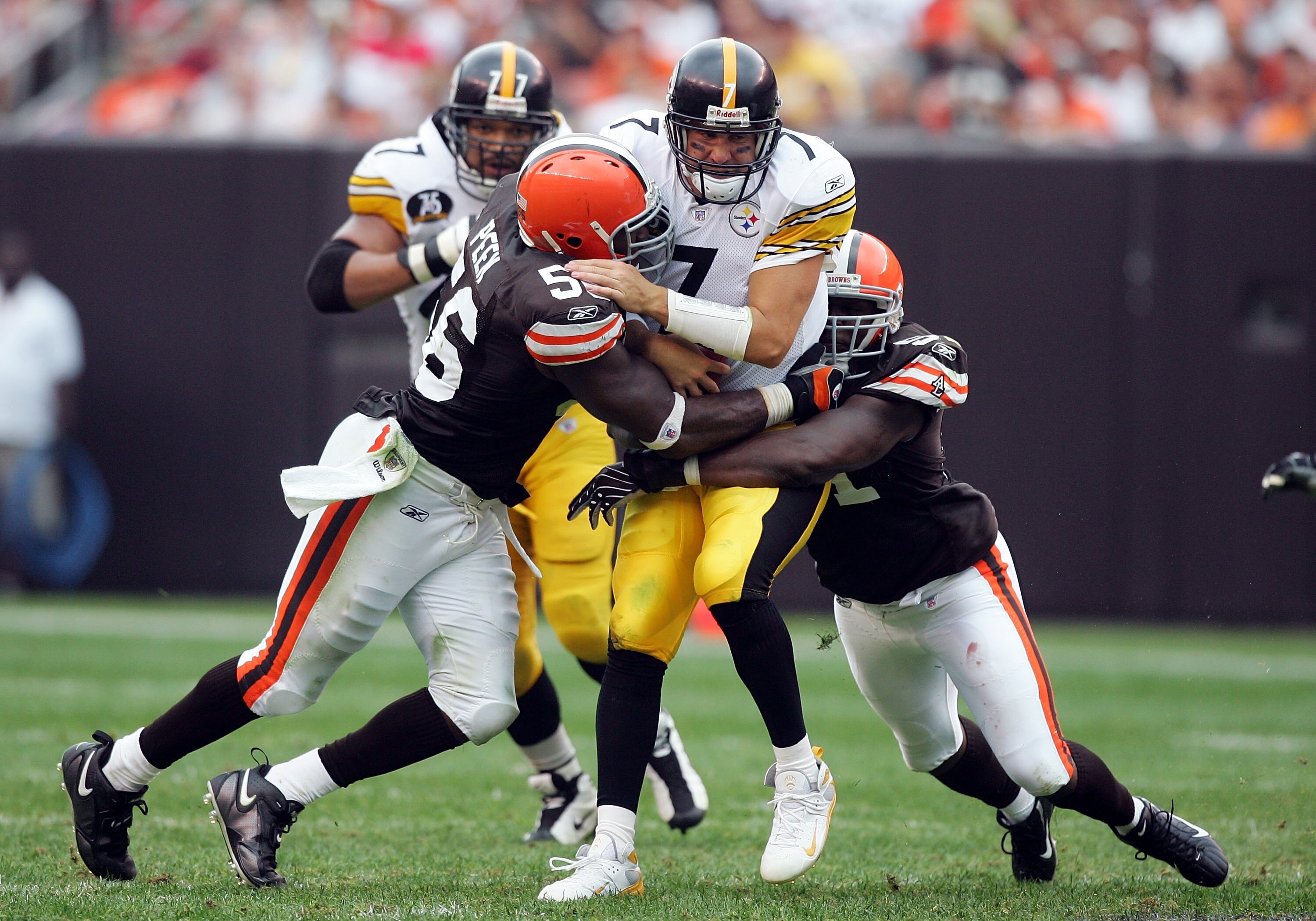 CLEVELAND - SEPTEMBER 9:  Antwan Peek #56 and Chaun Thompson #51 of the Cleveland Browns team up for a sack against Ben Roethlisberger #7 of the Pittsburgh Steelers during their season opening game at Cleveland Browns Stadium September 9, 2007 in Clevelan