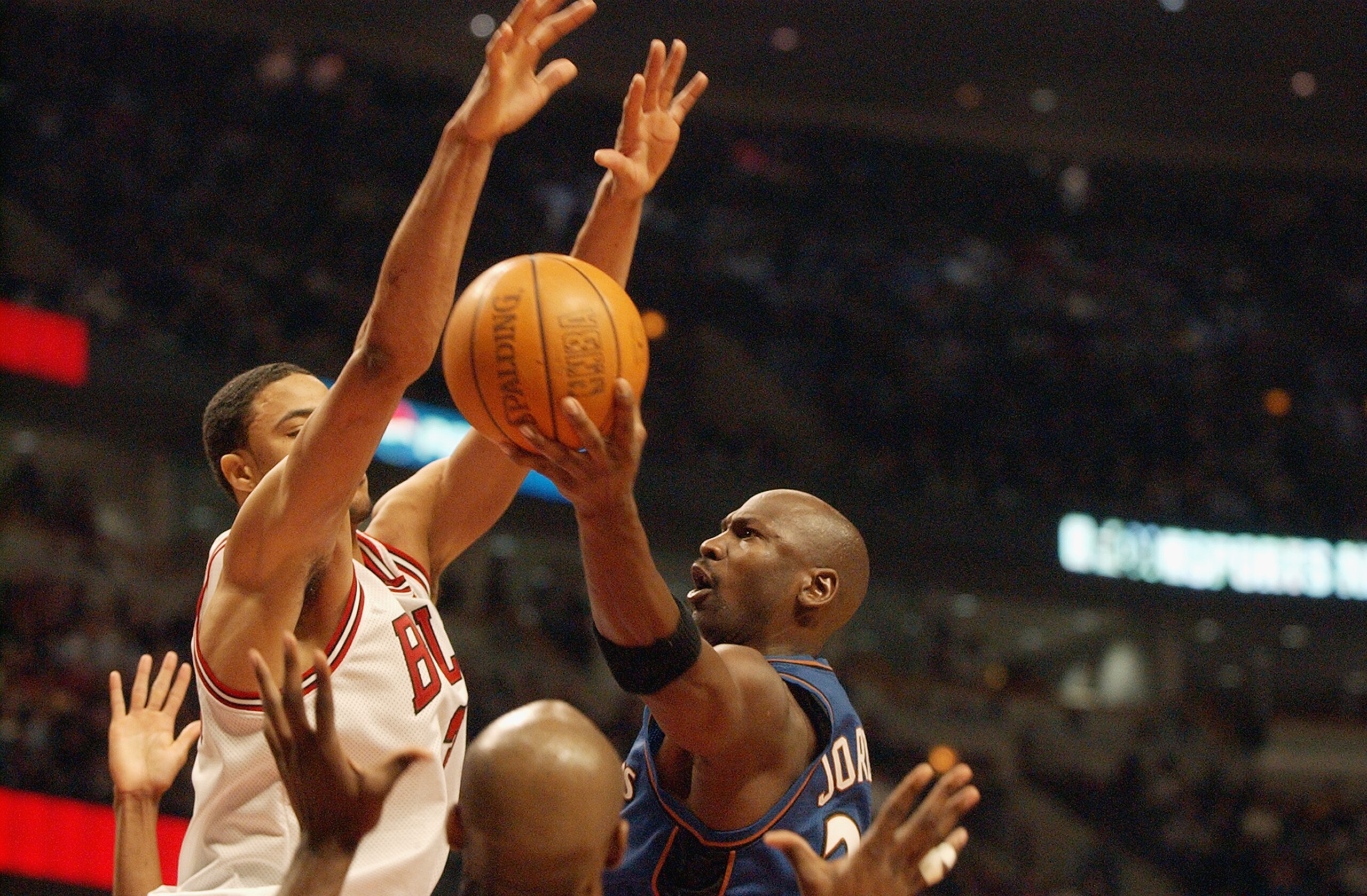 CHICAGO - JANUARY 24:  Michael Jordan #23 of the Washington Wizards shoots during Jordan's last appearance against his old team the Chicago Bulls at the United Center on January 24, 2003 in Chicago, Illinois.  The Bulls won 104-97.  NOTE TO USER: User exp