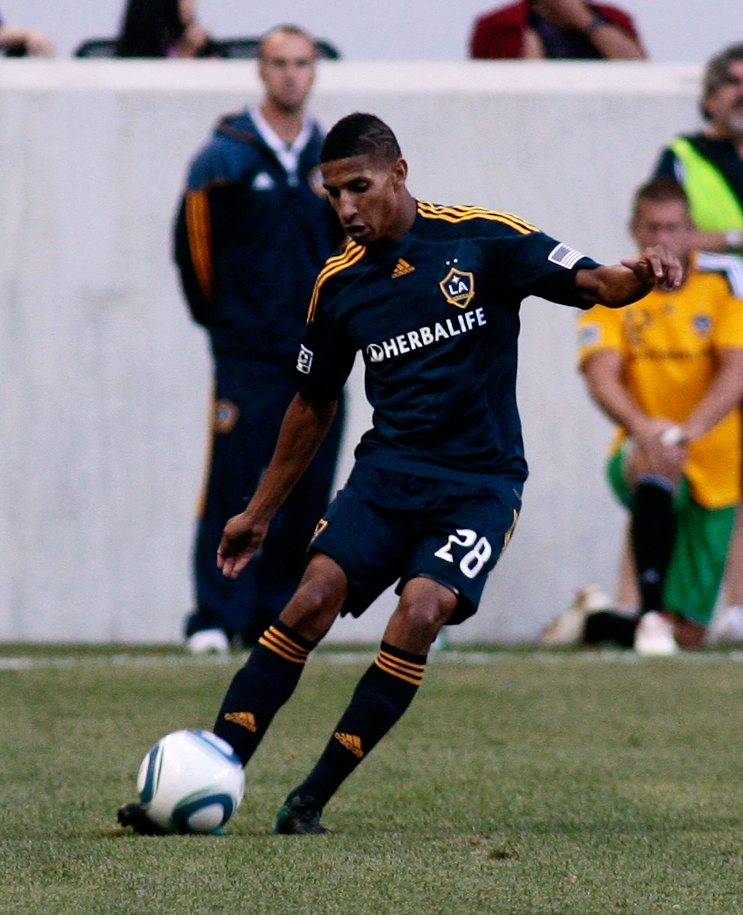 HARRISON, NJ - AUGUST 14: Sean Franklin #28 of the Los Angeles Galaxy plays the ball against the New York Red Bulls during their game at Red Bull Arena on August 14, 2010 in Harrison, New Jersey. (Photo by Andy Marlin/Getty Images)