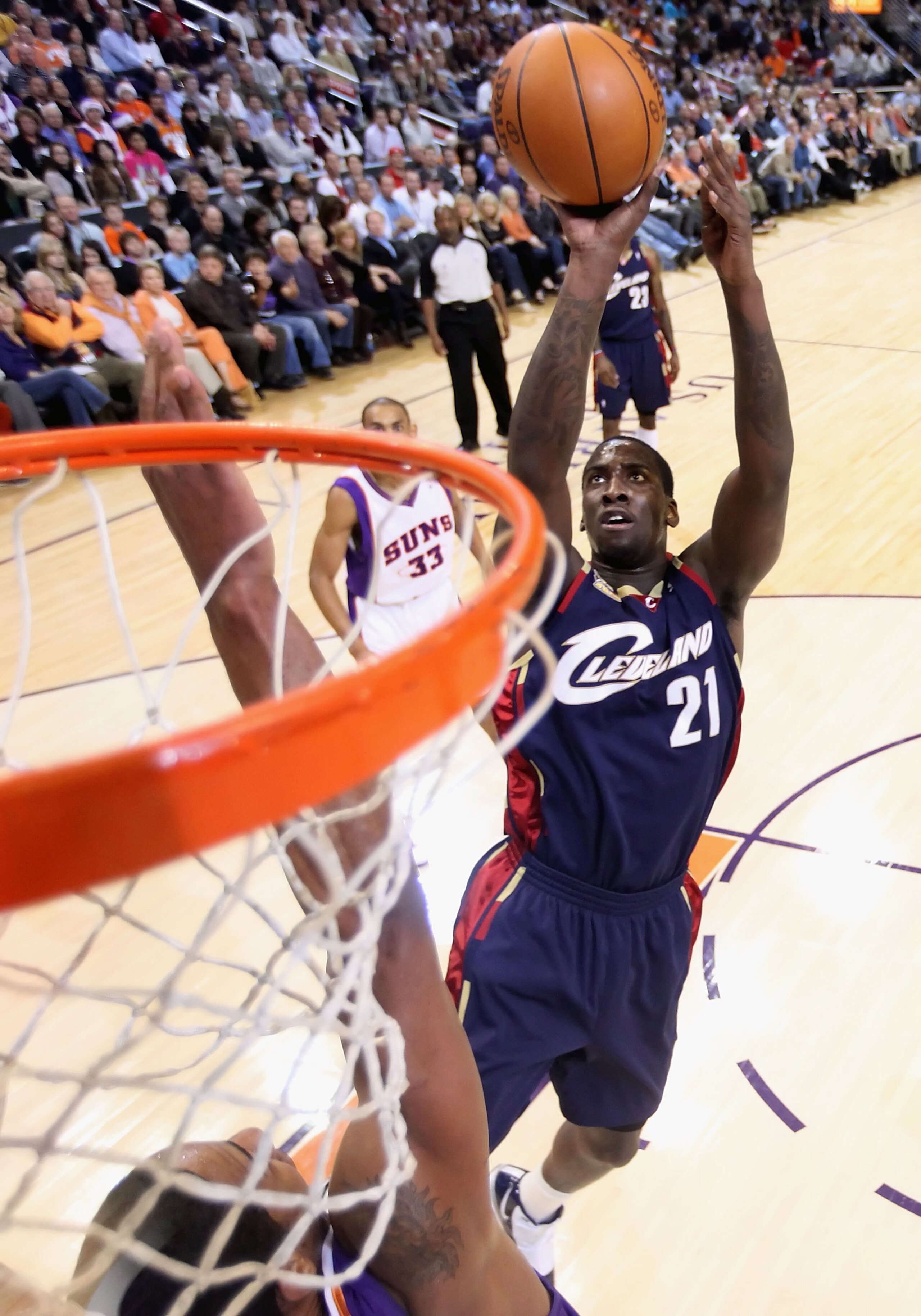 PHOENIX - DECEMBER 21:  J.J. Hickson #21 of the Cleveland Cavaliers puts up a shot over Channing Frye #8 of the Phoenix Suns during the NBA game at US Airways Center on December 21, 2009 in Phoenix, Arizona. The Cavaliers defeated the Suns 109-91.  NOTE T