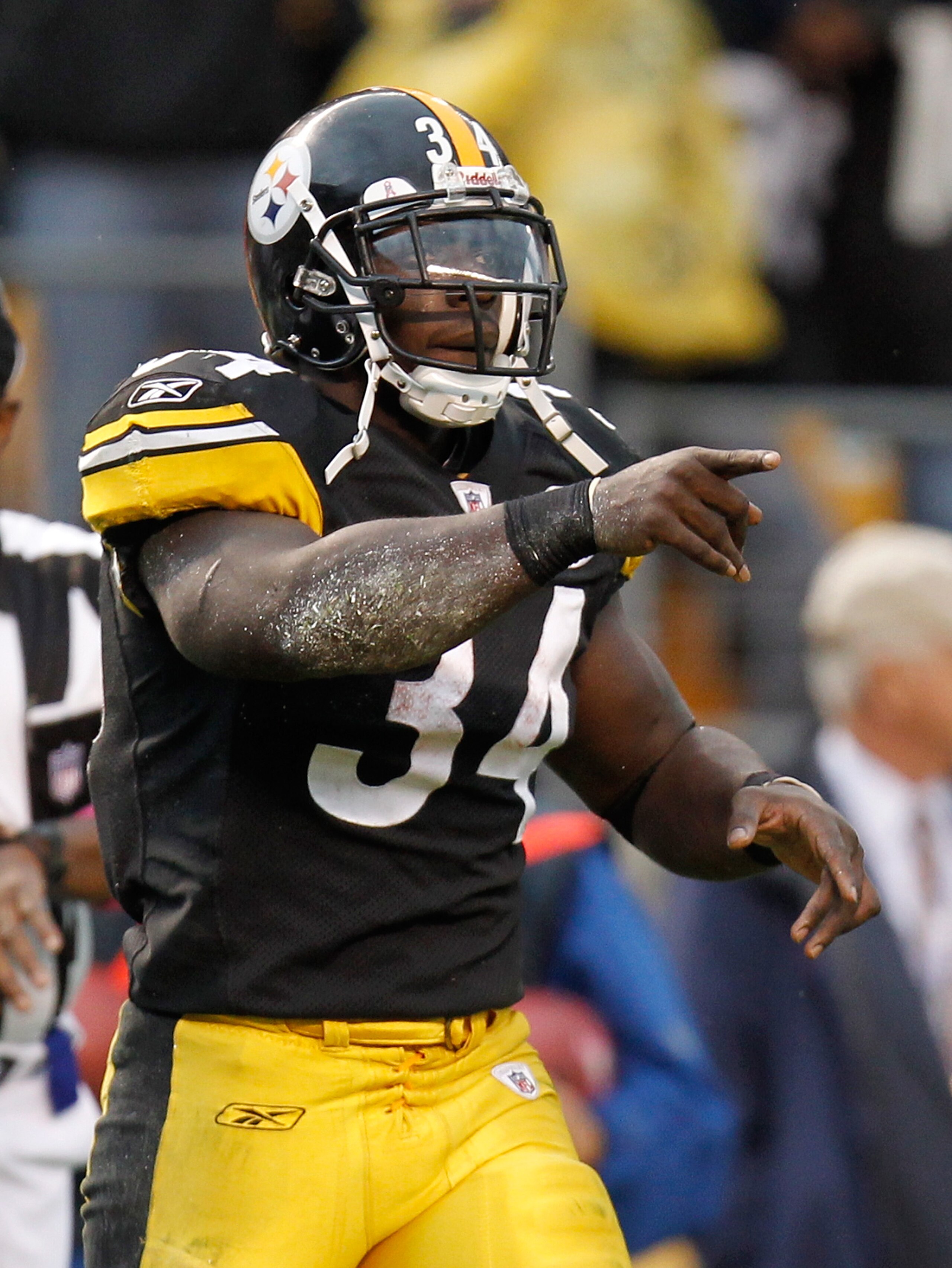 PITTSBURGH - OCTOBER 03: Rashard Mendenhall #34 of the Pittsburgh Steelers reacts after carrying the ball during the game against the Baltimore Ravens on October 3, 2010 at Heinz Field in Pittsburgh, Pennsylvania. (Photo by Gregory Shamus/Getty Images)