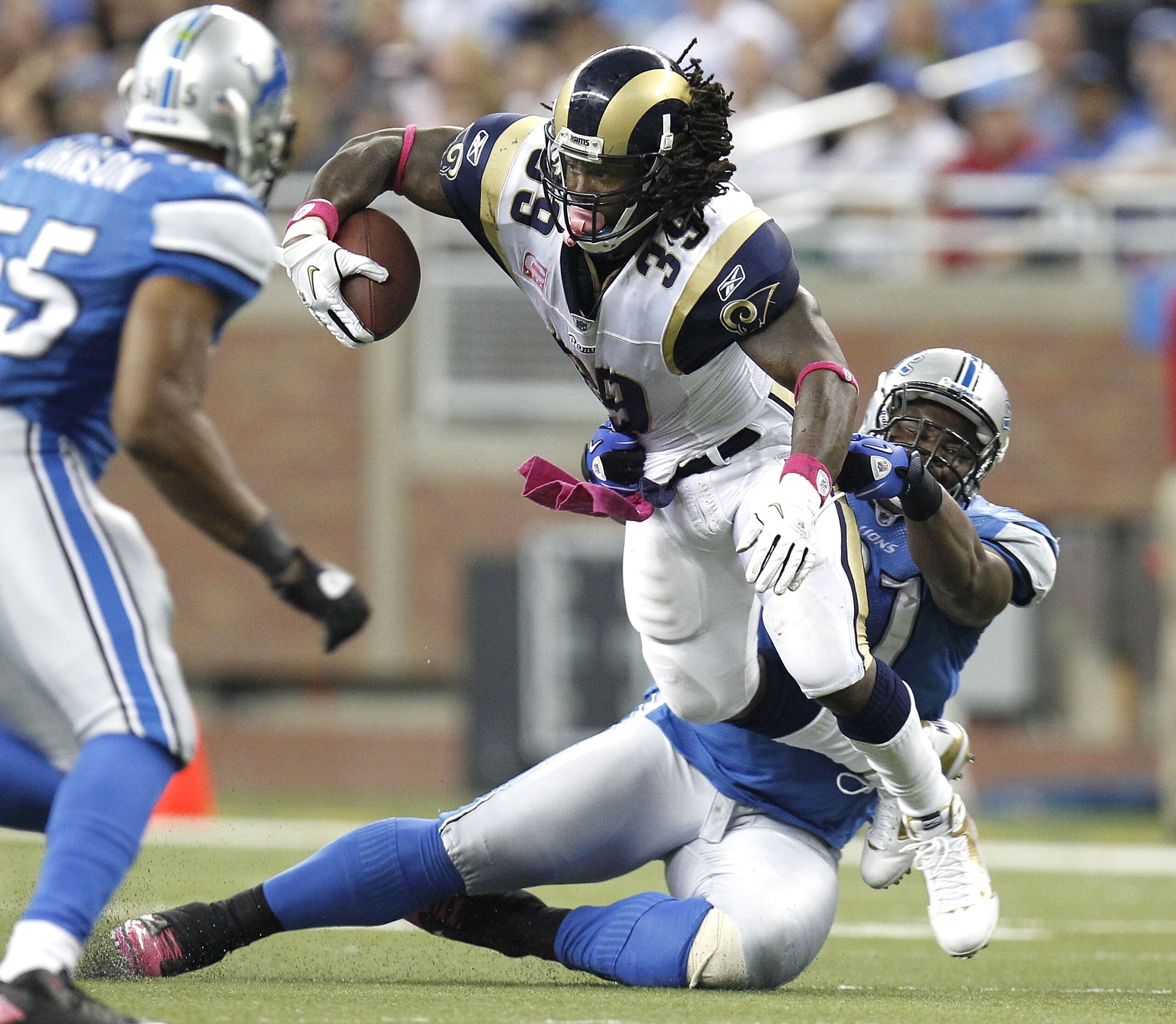 DETROIT - OCTOBER 10: Steven Jackson #39 of the St. Louis Rams tries to escape Sammie Hill #91 of the Detroit Lions on October 10, 2010 at Ford Field in Detroit, Michigan. Detroit won the game 44-6. (Photo by Gregory Shamus/Getty Images)
